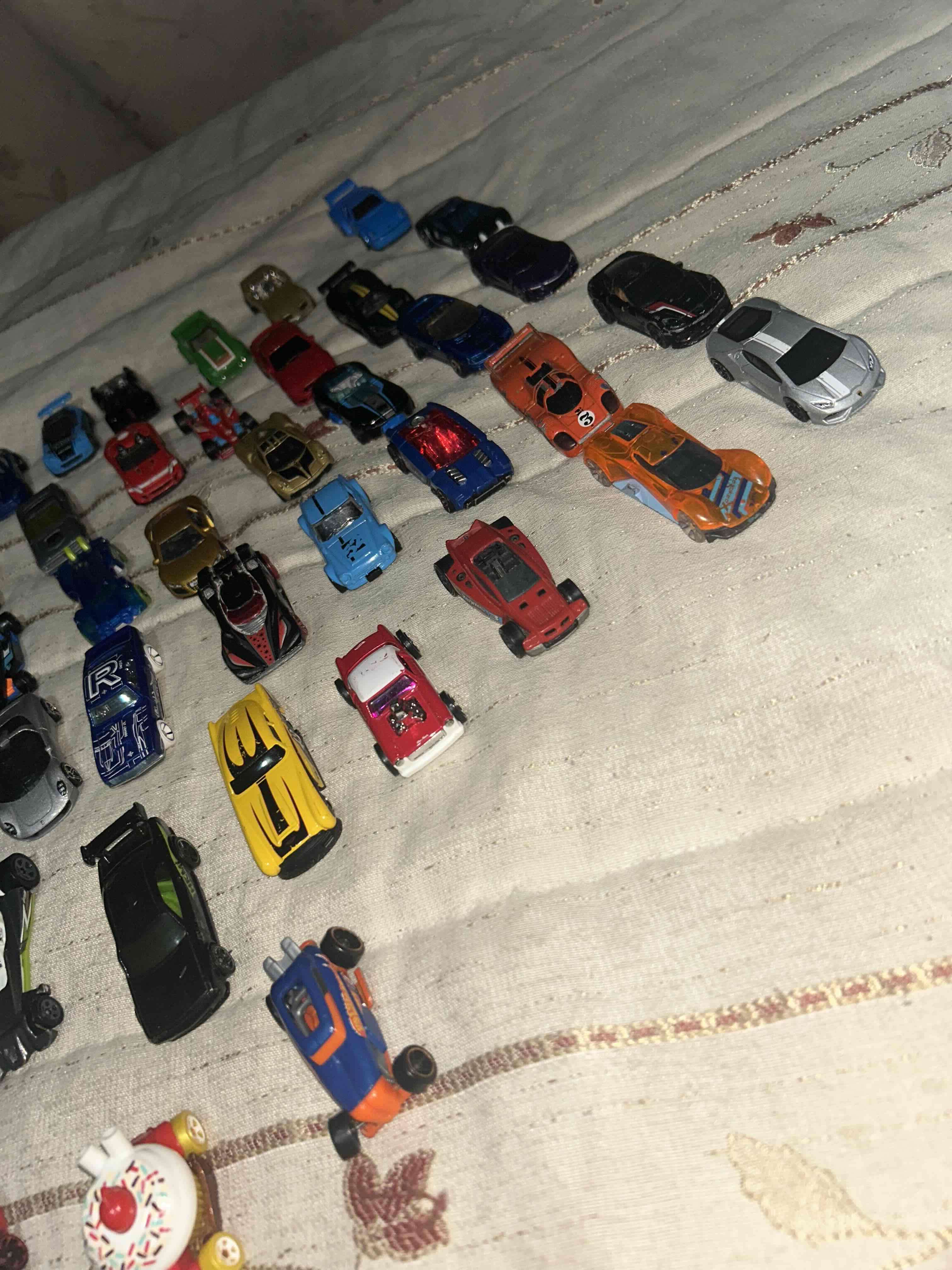 Colección de autos miniatura variados hot wheels - miniatura 6