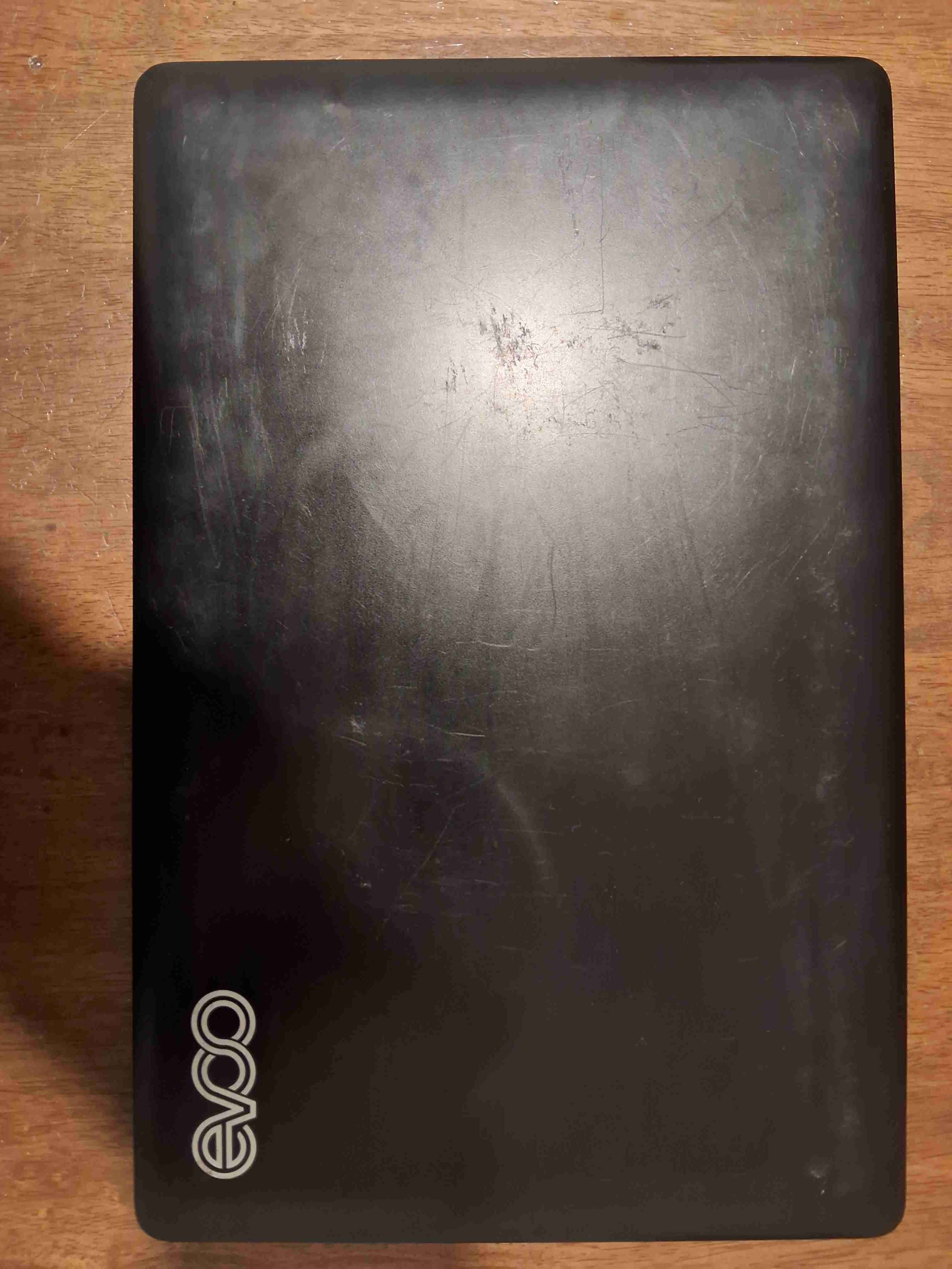 Laptop Evo en buen estado - miniatura 1