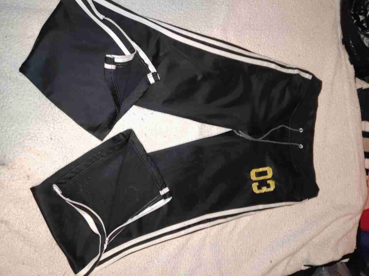 Pantalón deportivo negro. - miniatura 1