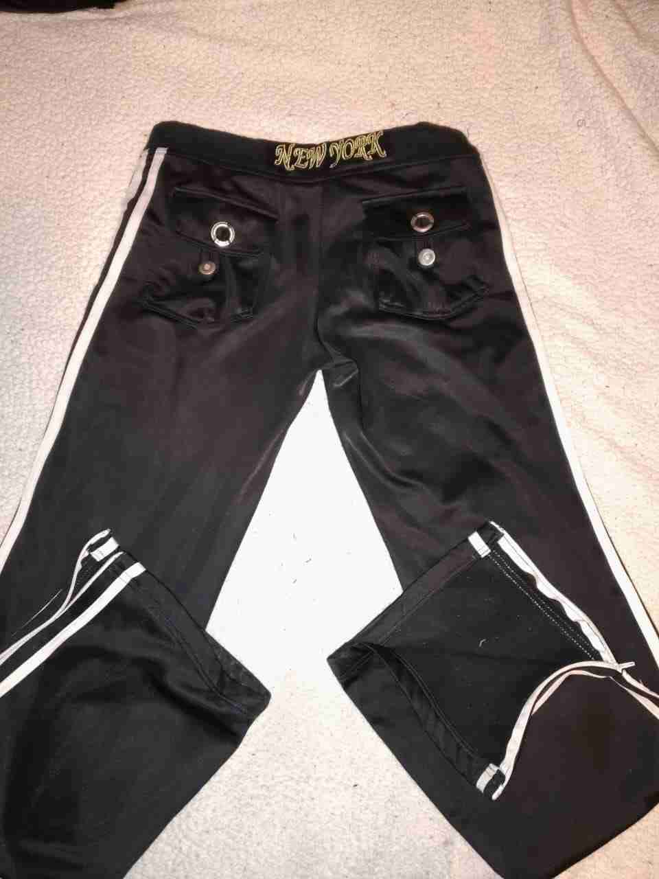 Pantalón deportivo negro. - miniatura 2