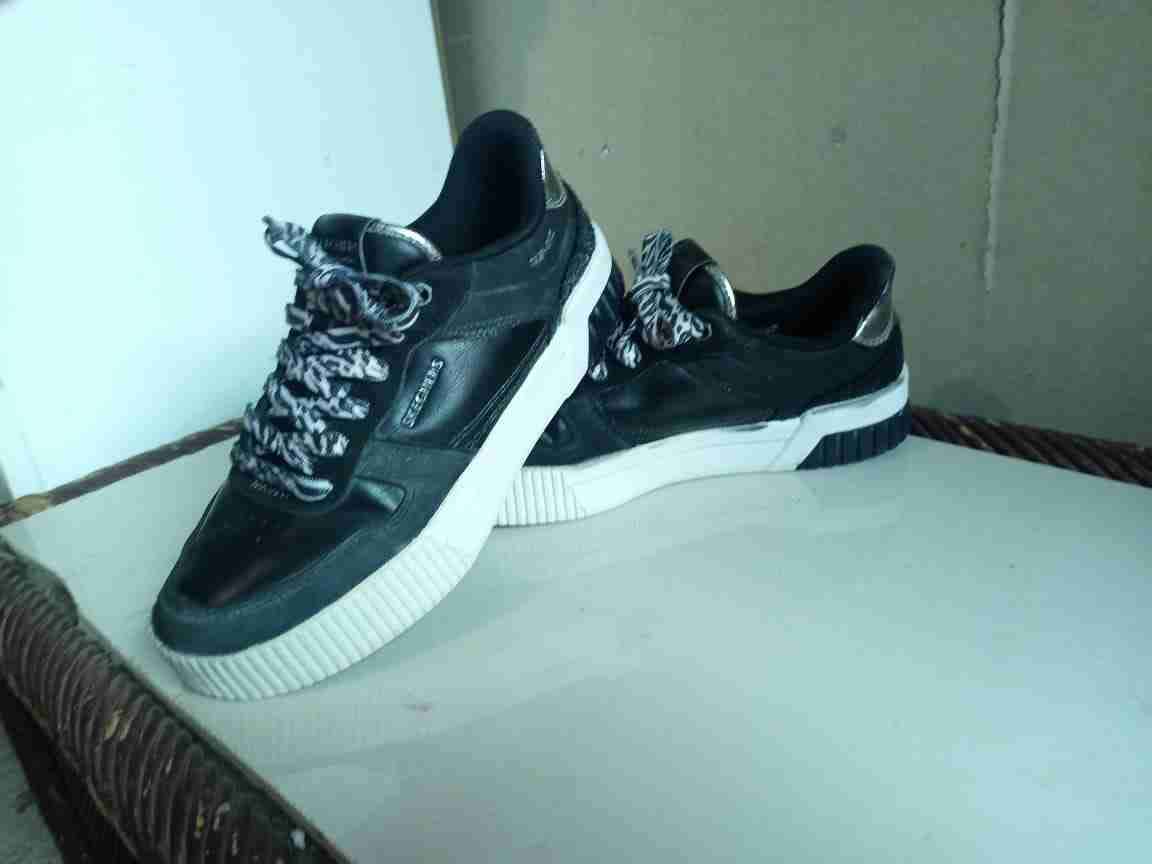 Zapatillas negras deportivas - miniatura 1