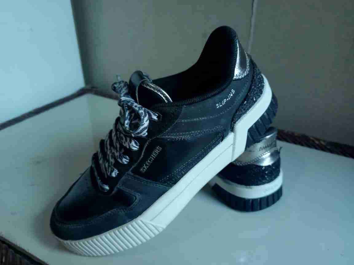 Zapatillas negras deportivas - miniatura 2