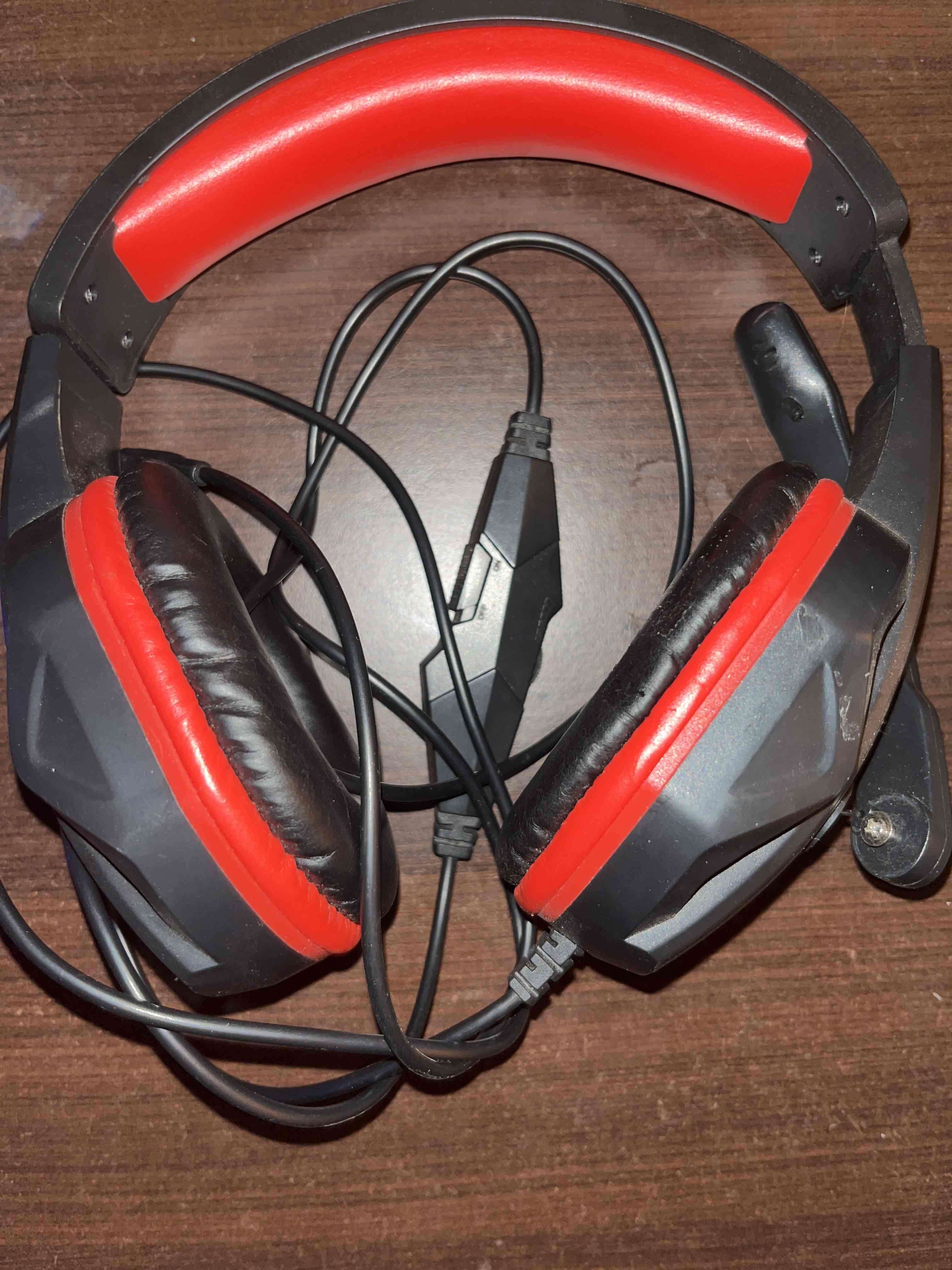 Audífonos gamer con Micrófono Suelto/Lado D malo - miniatura 1