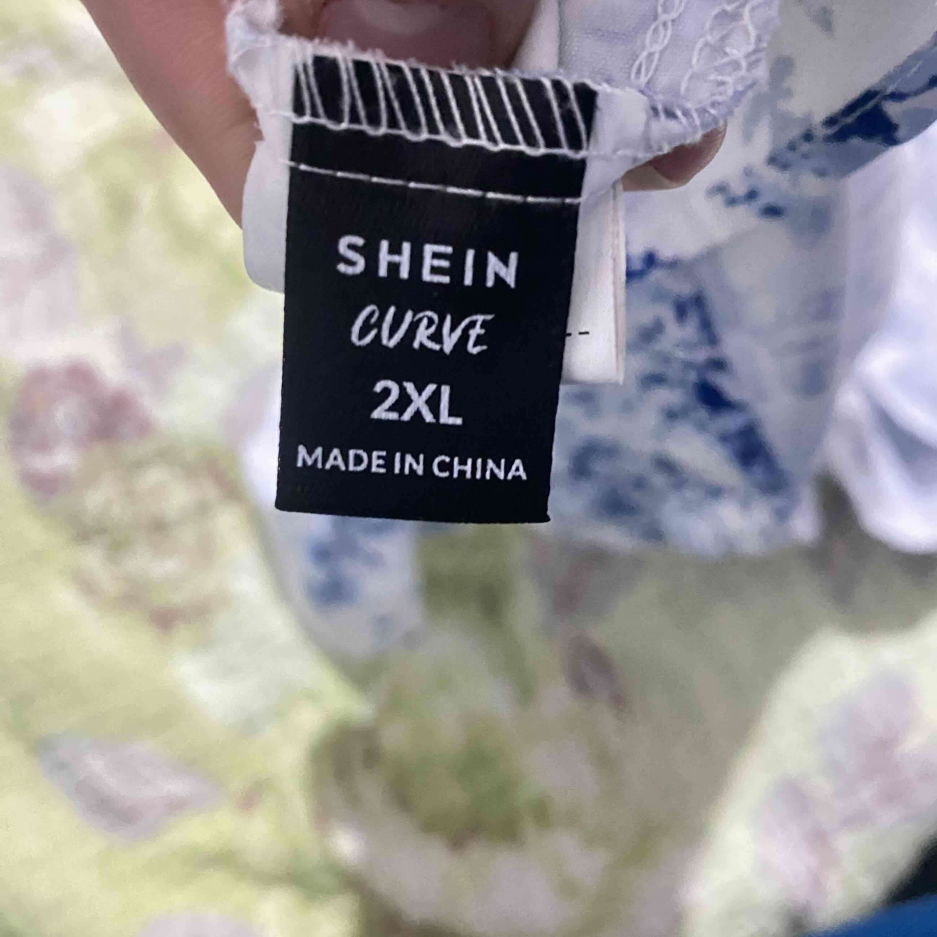 Blusa blanca estampada floreada - miniatura 2