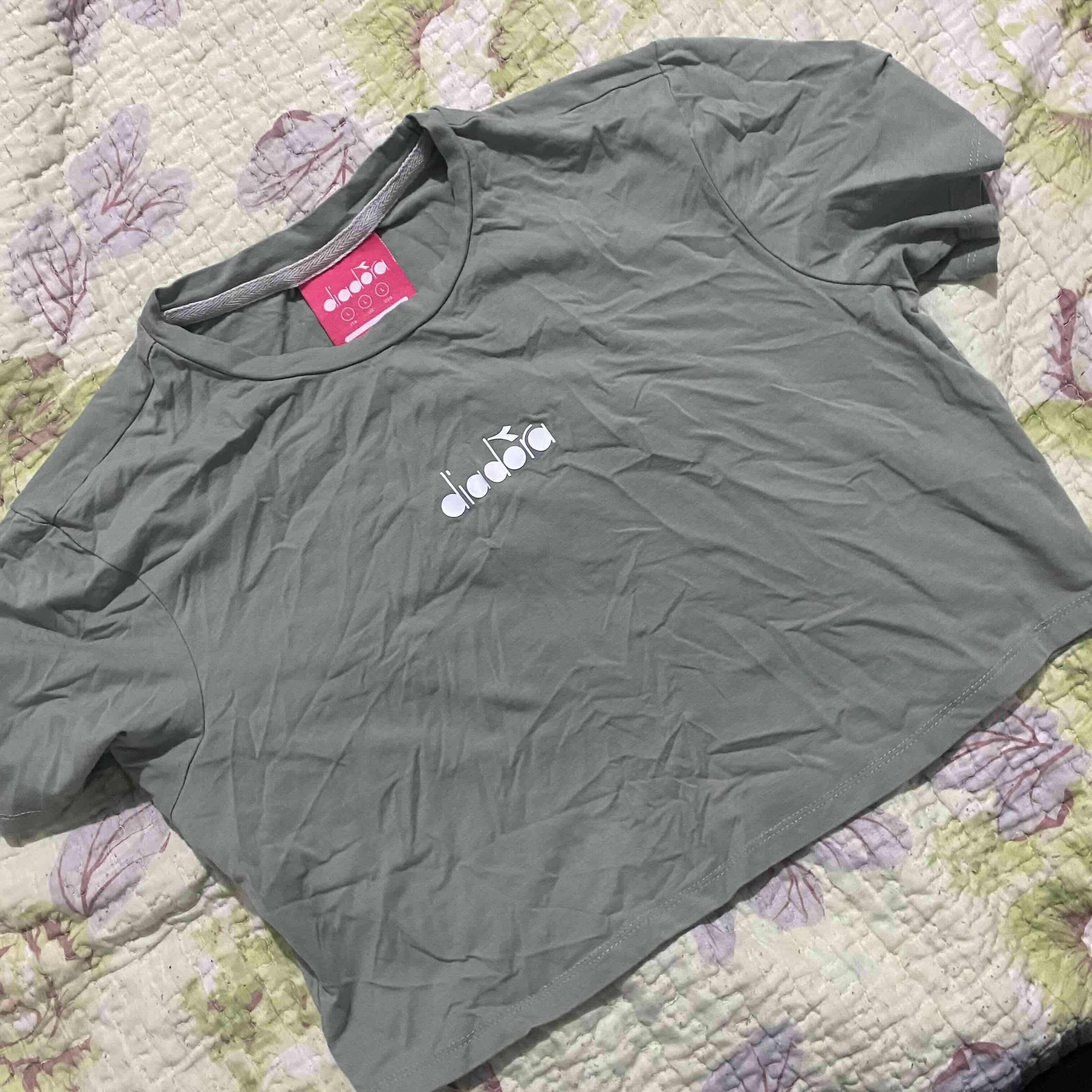 Polera verde con logo Diadora - miniatura 1
