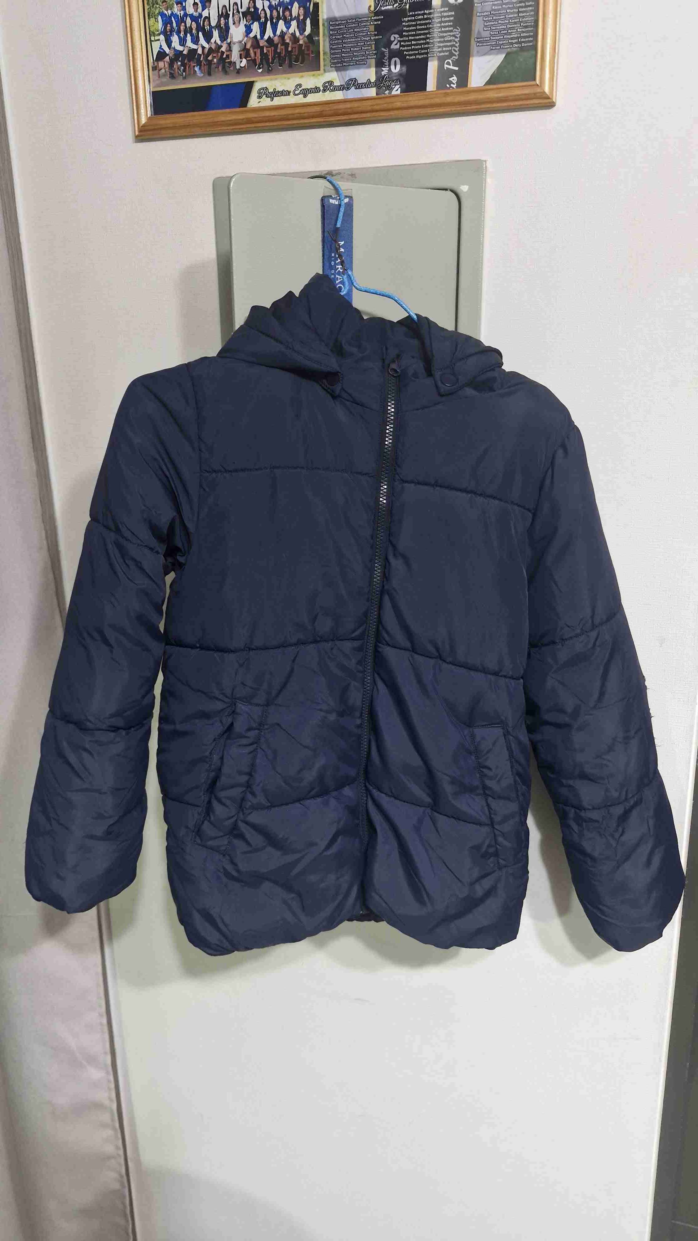 Chaqueta azul con capucha - miniatura 1