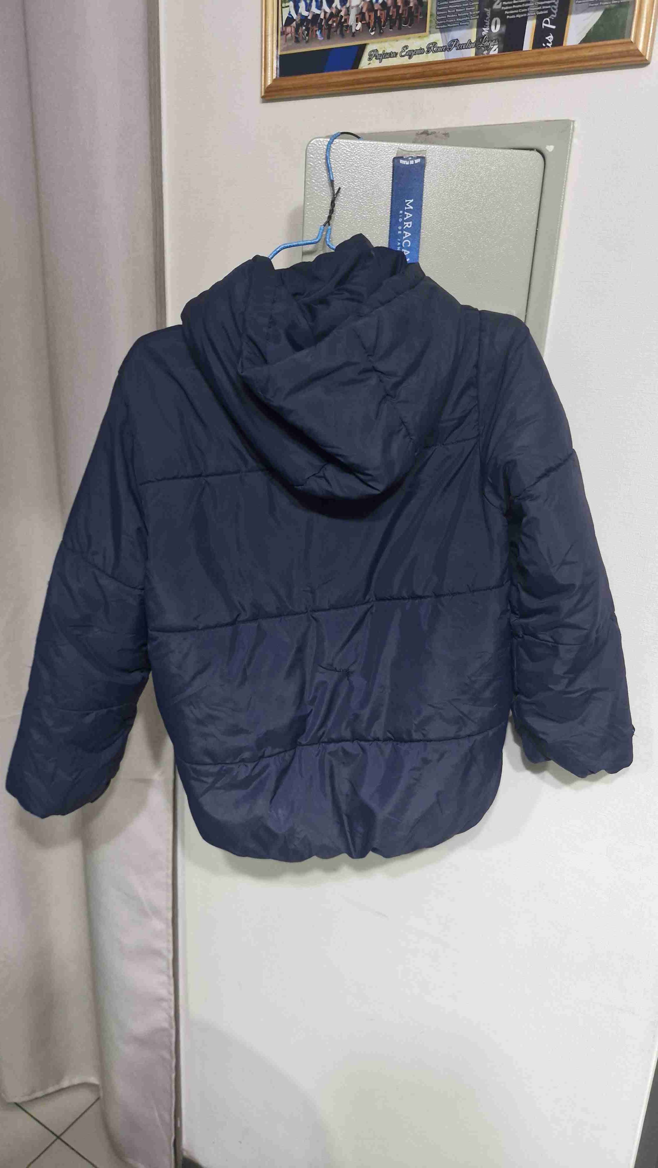 Chaqueta azul con capucha - miniatura 3