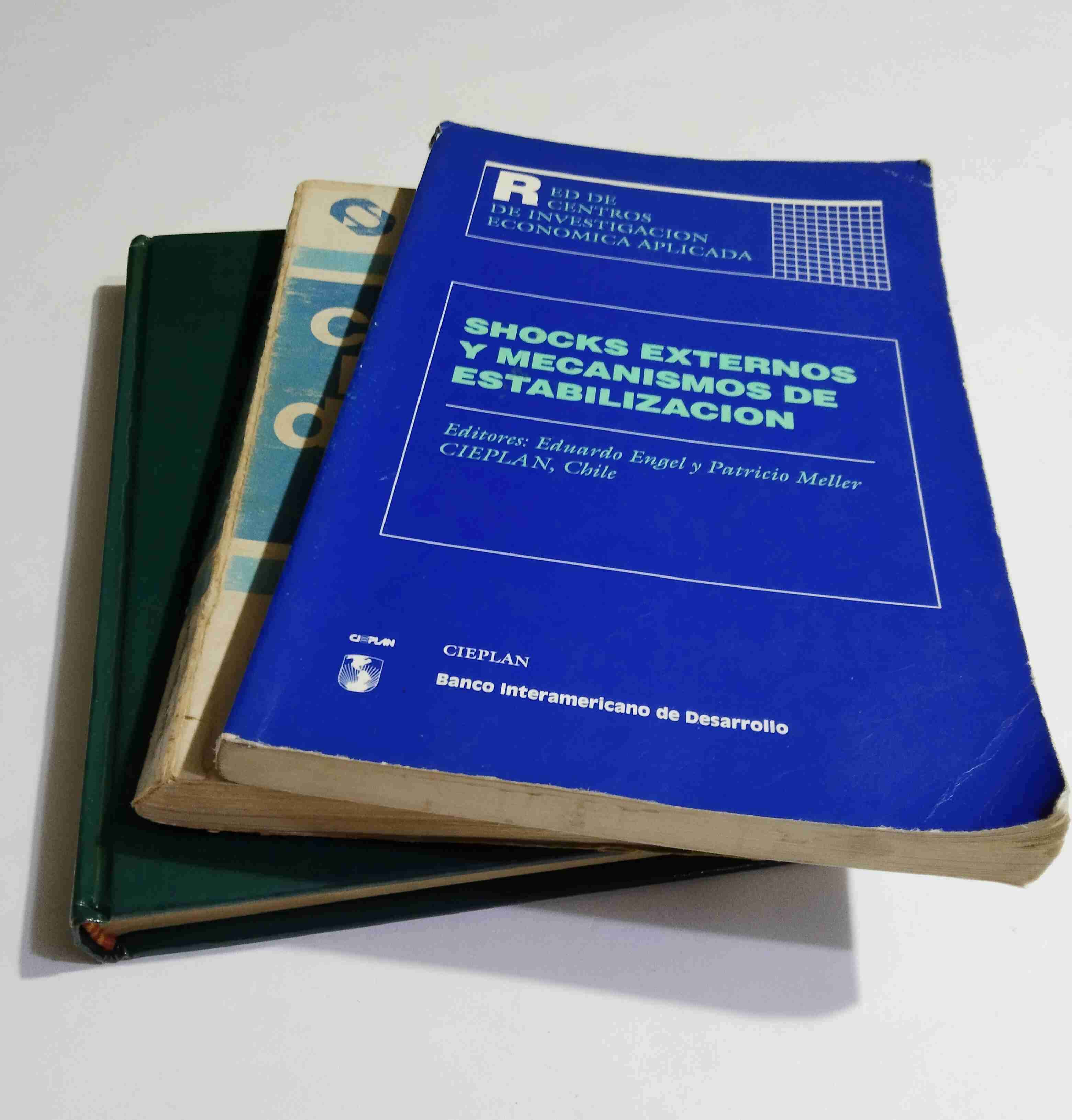 Lote de tres  libros área económica - miniatura 3