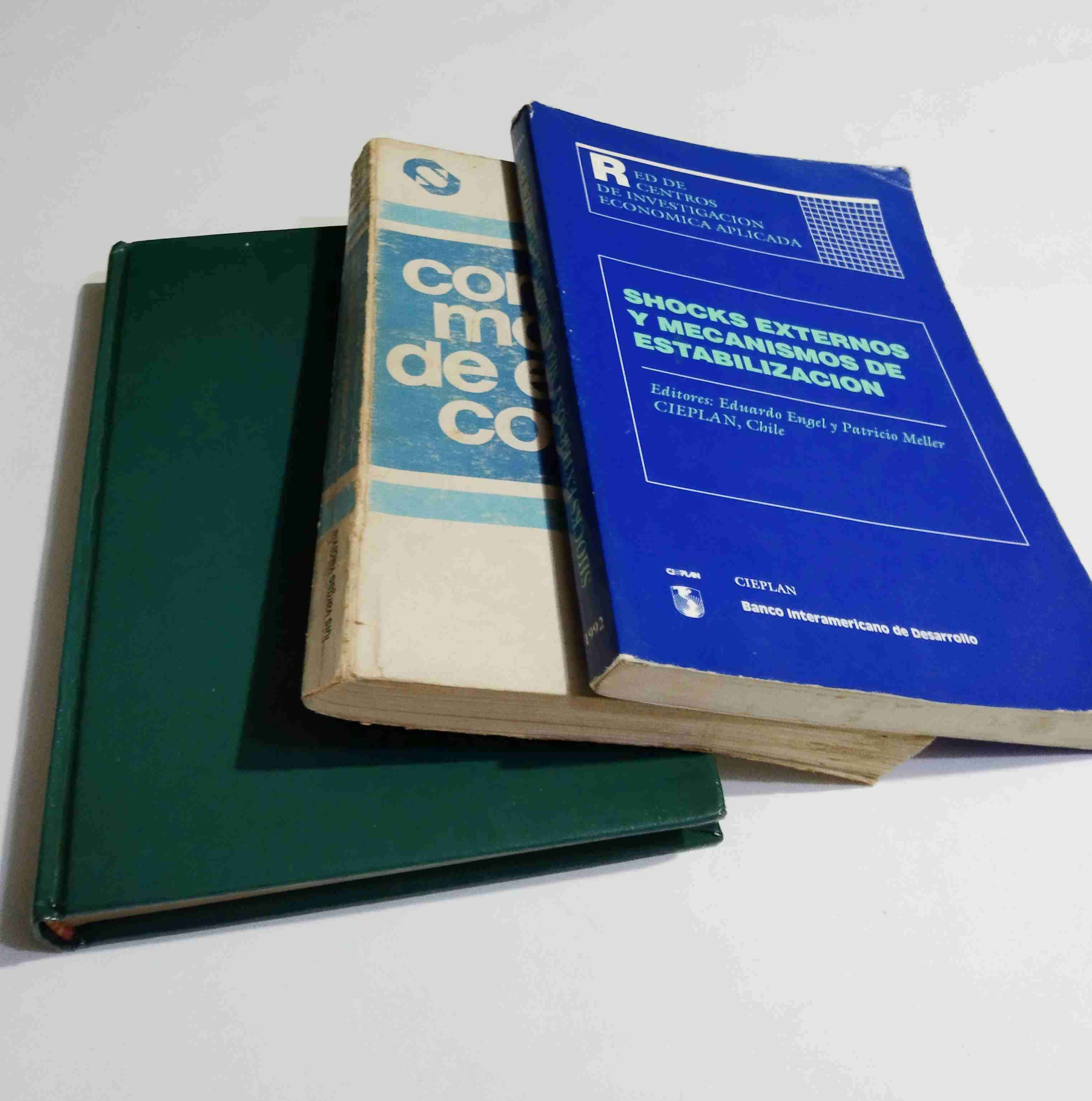 Lote de tres  libros área económica - miniatura 4