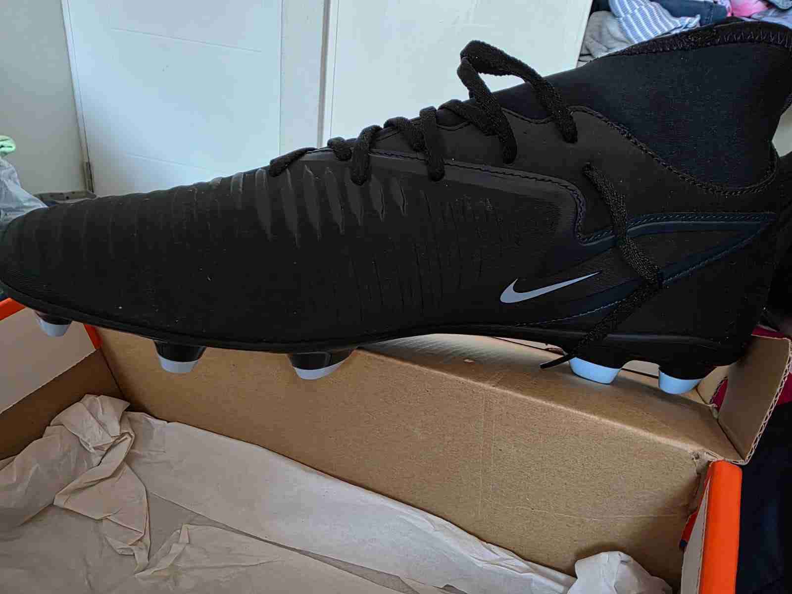 ZAPATILLAS DE FUTBOL NUEVAS - miniatura 2