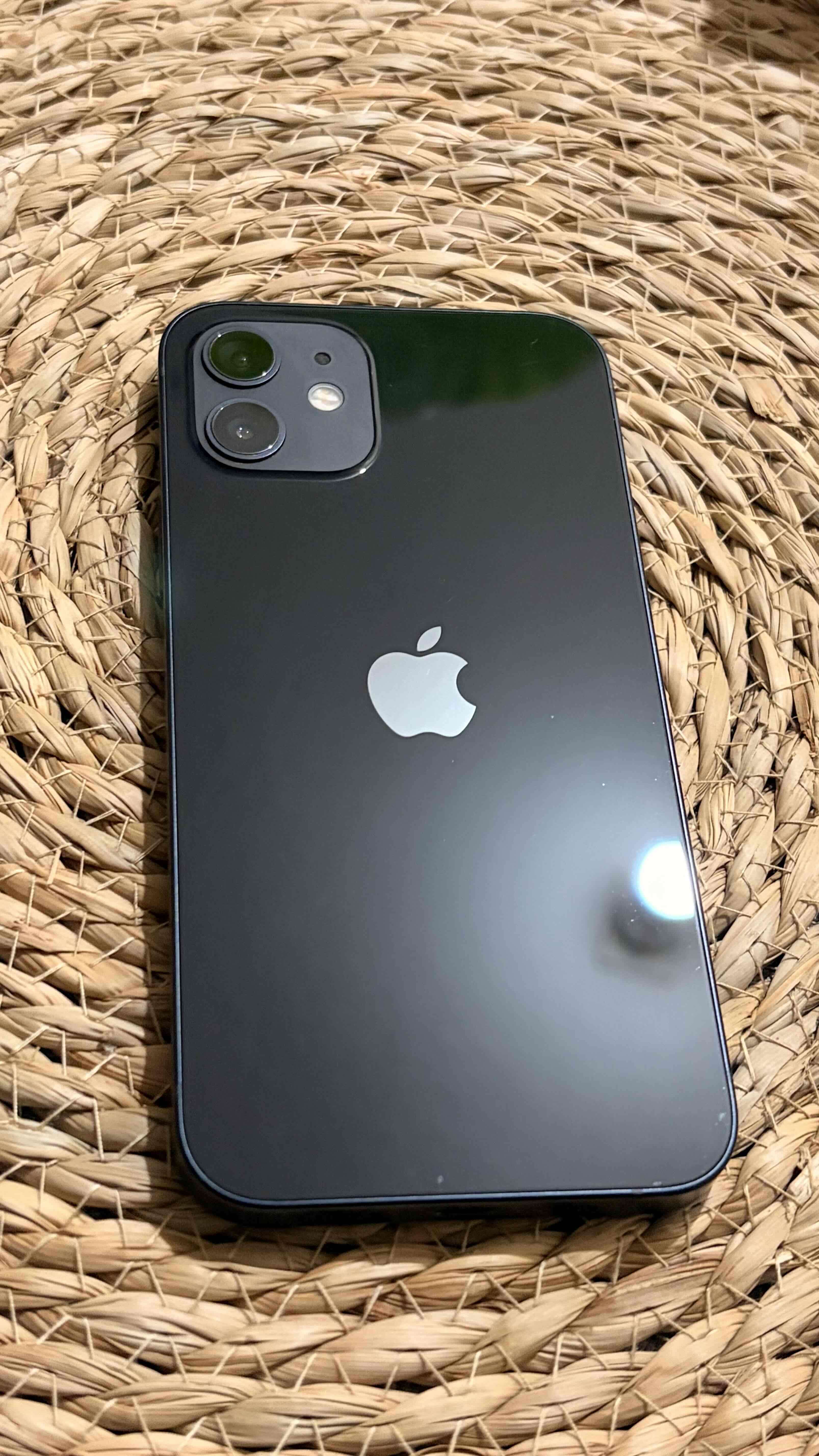 iPhone negro en buen estado - miniatura 1
