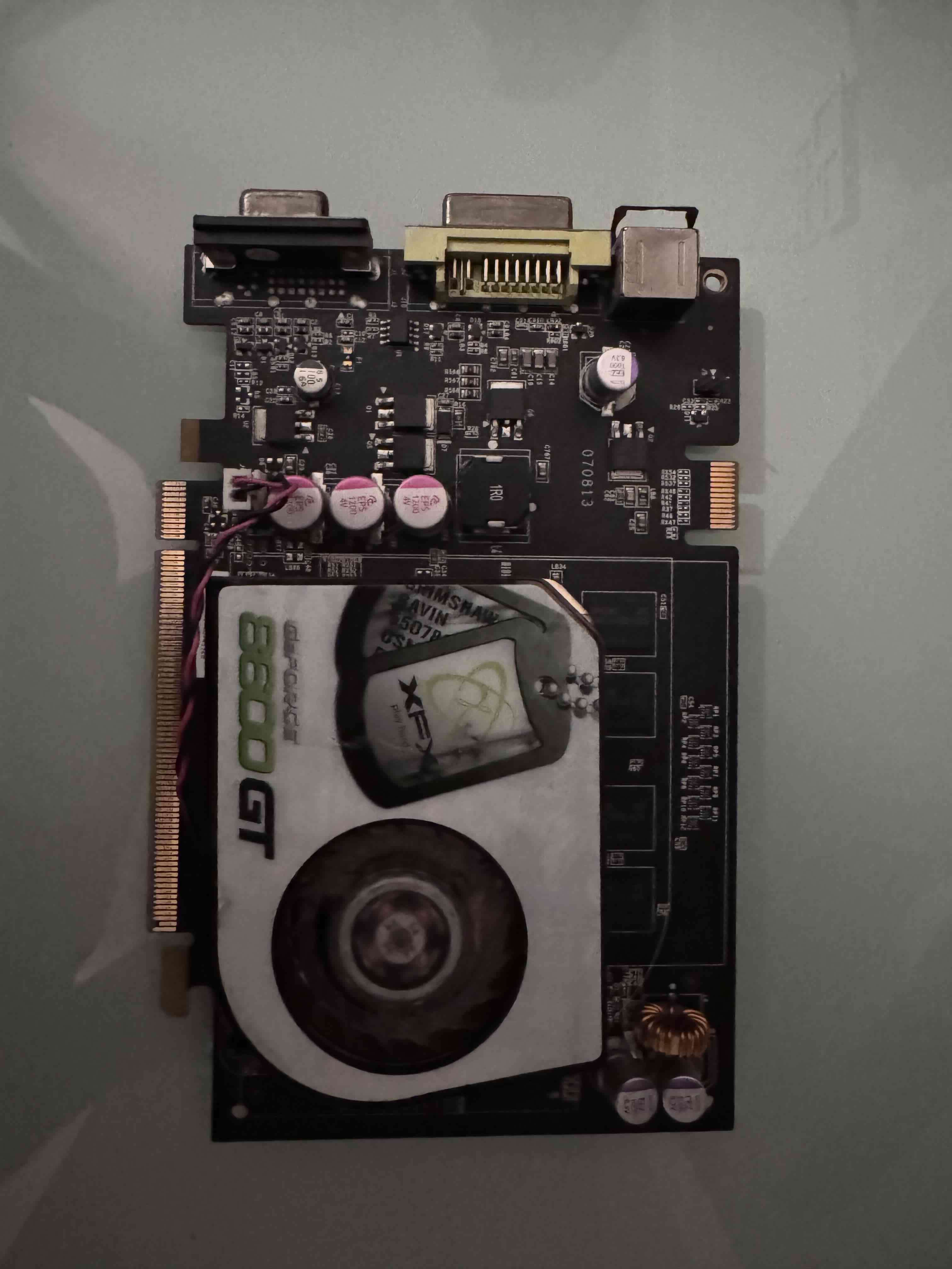 Tarjeta gráfica XFX 8600 GT - miniatura 1