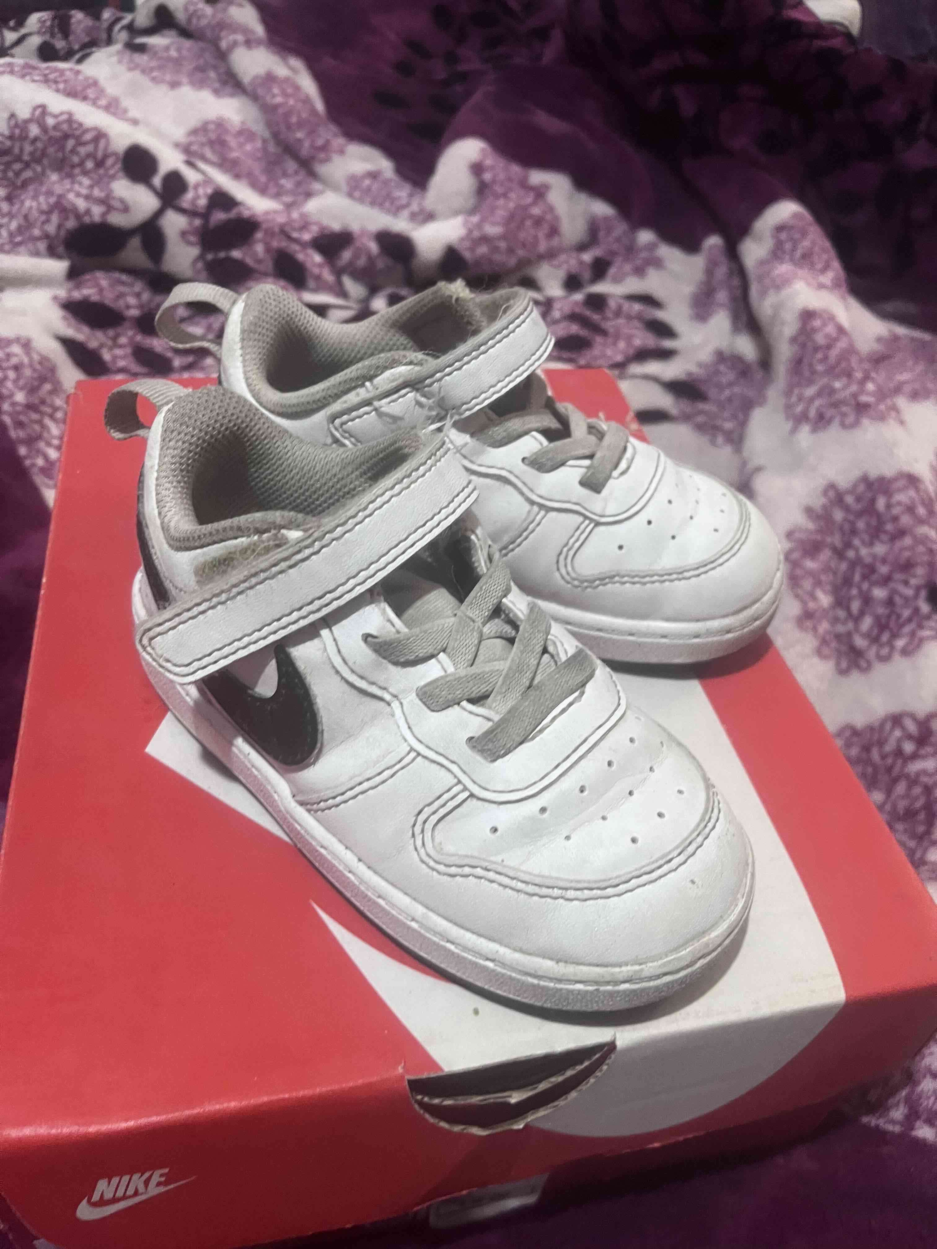 Zapatillas Nike niño blanco y negro número 24 - miniatura 2