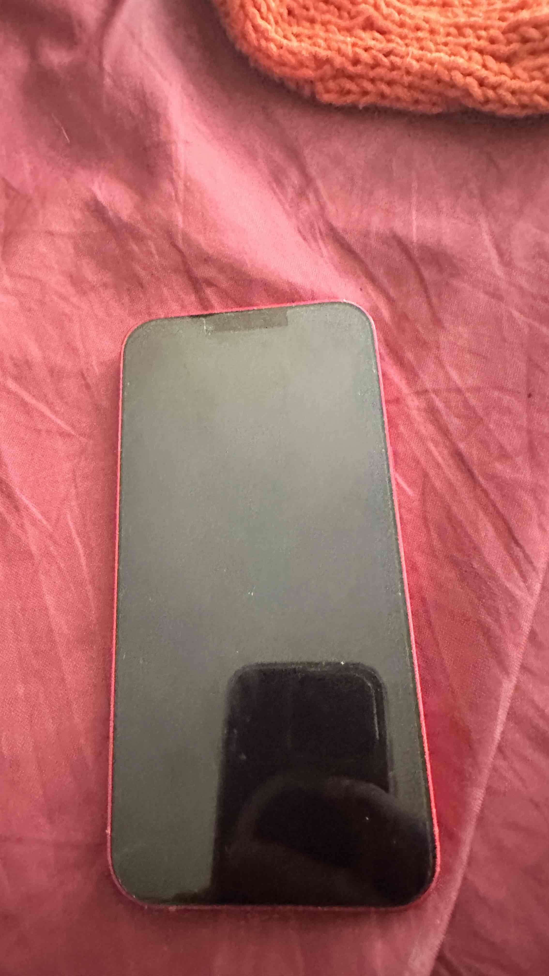 Iphone 13 con cargador y accesorios - miniatura 3