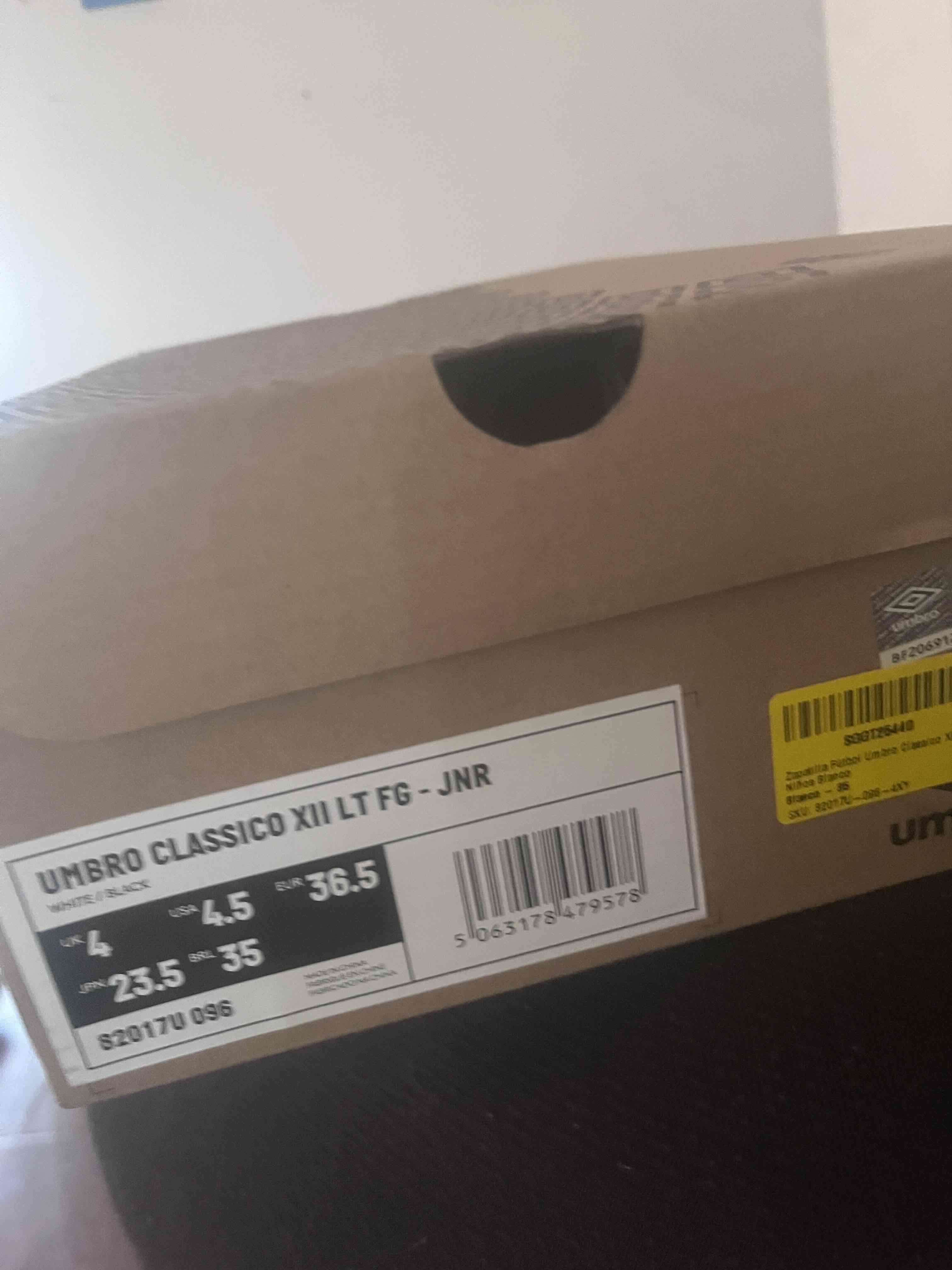 Zapatos de fútbol negros y blancos - miniatura 5