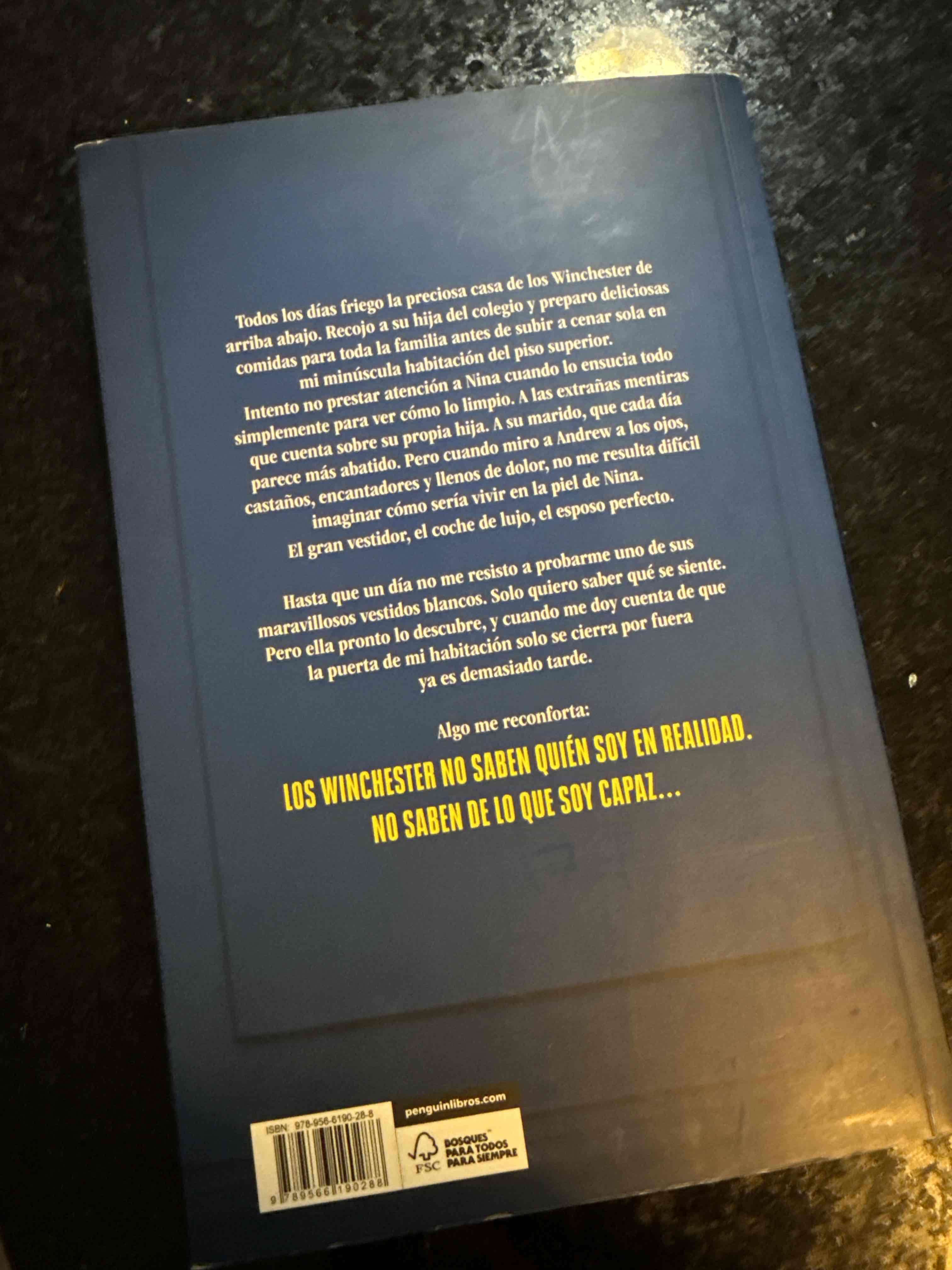 Libro 'La Asistenta' de Freida McFadden - miniatura 2