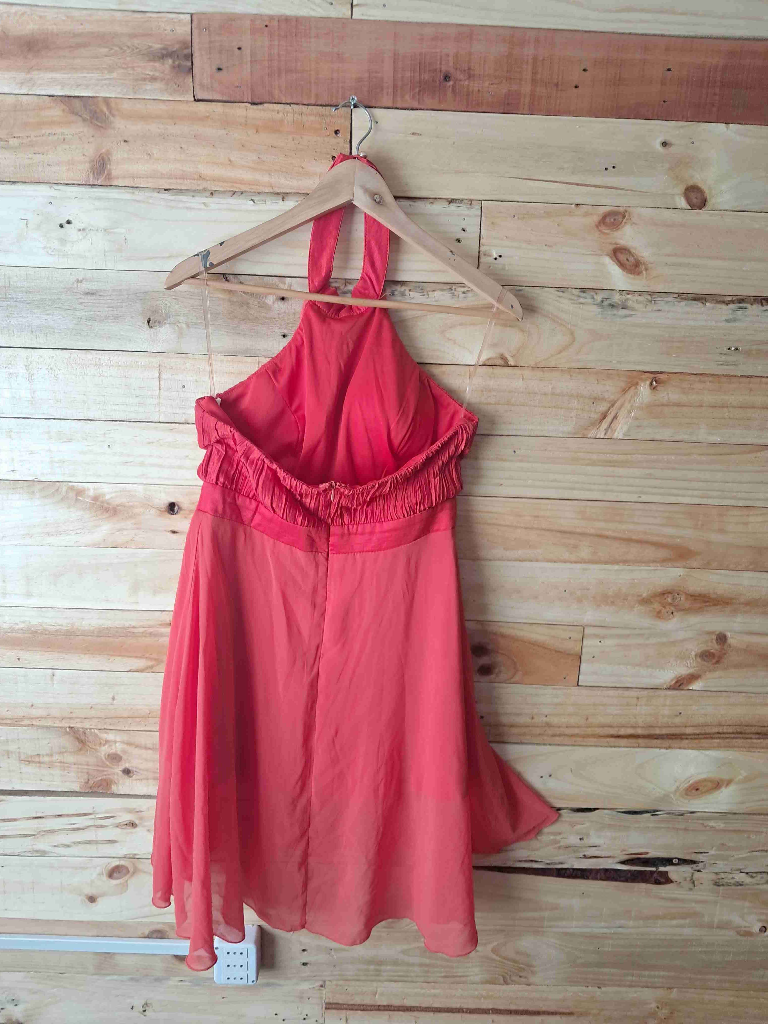 Vestido coral con cuello halter - miniatura 2