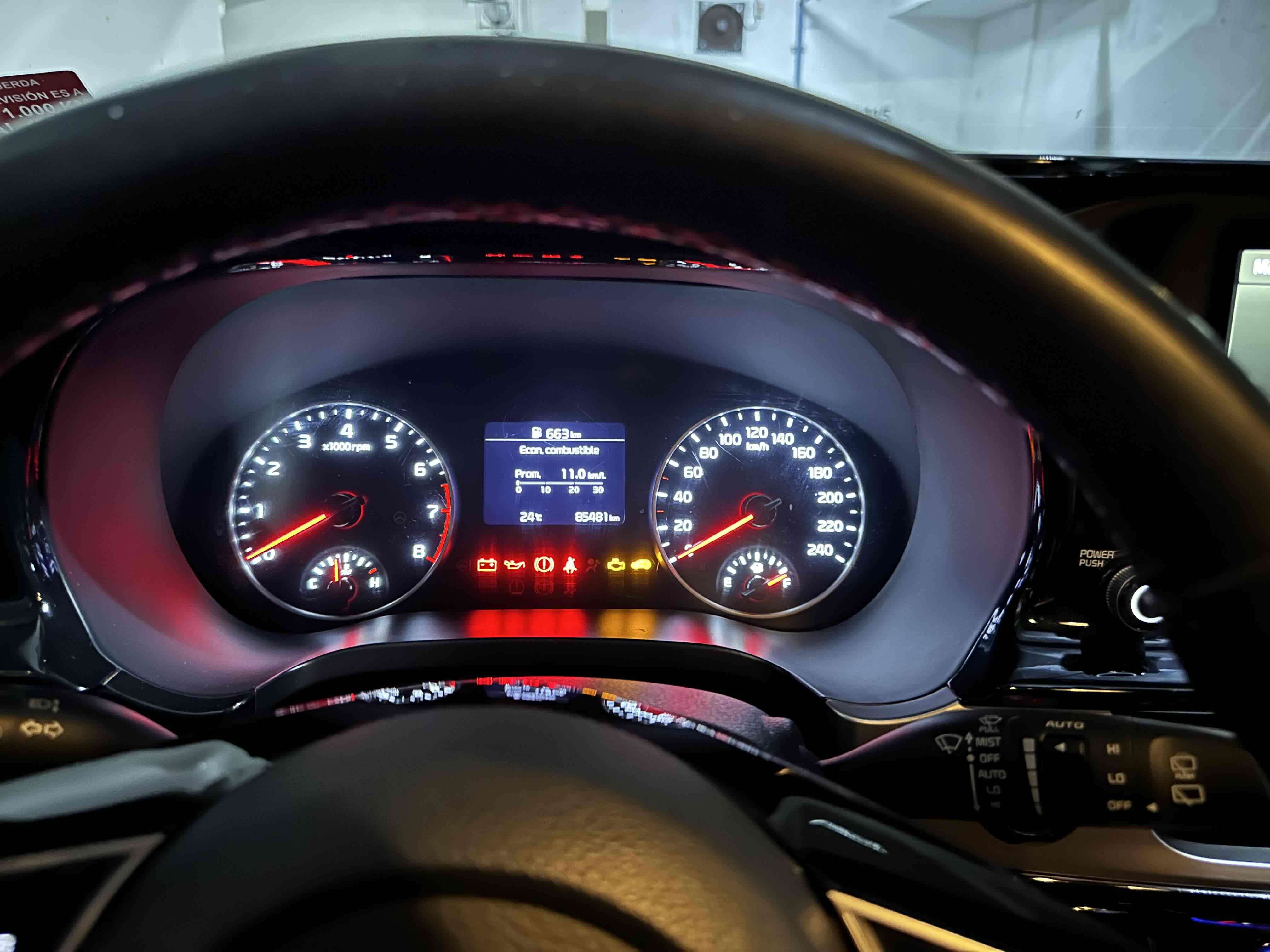 Kia Celtos SUV rojo en buen estado - miniatura 5