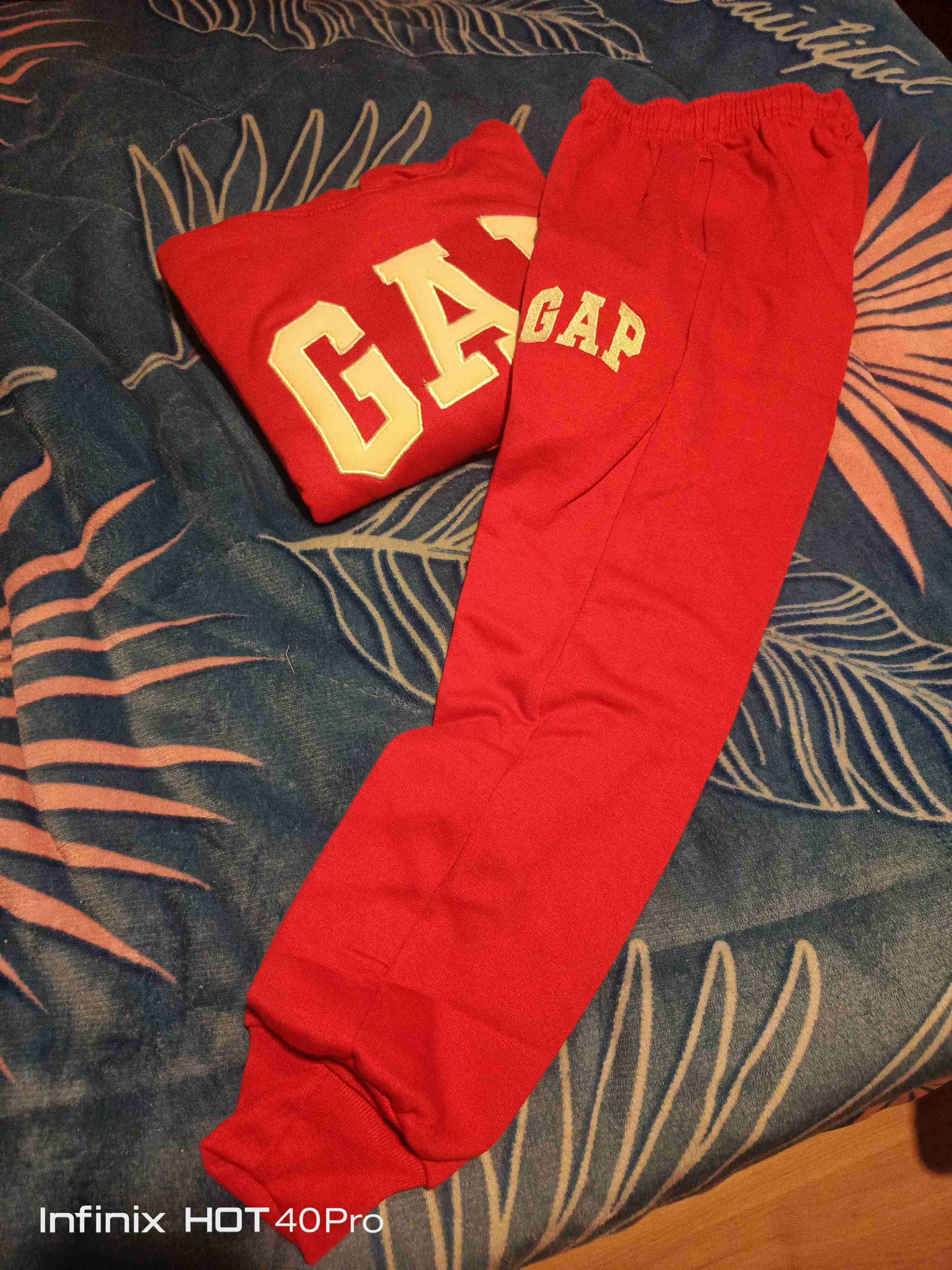 Conjunto deportivo GAP rojo - miniatura 2