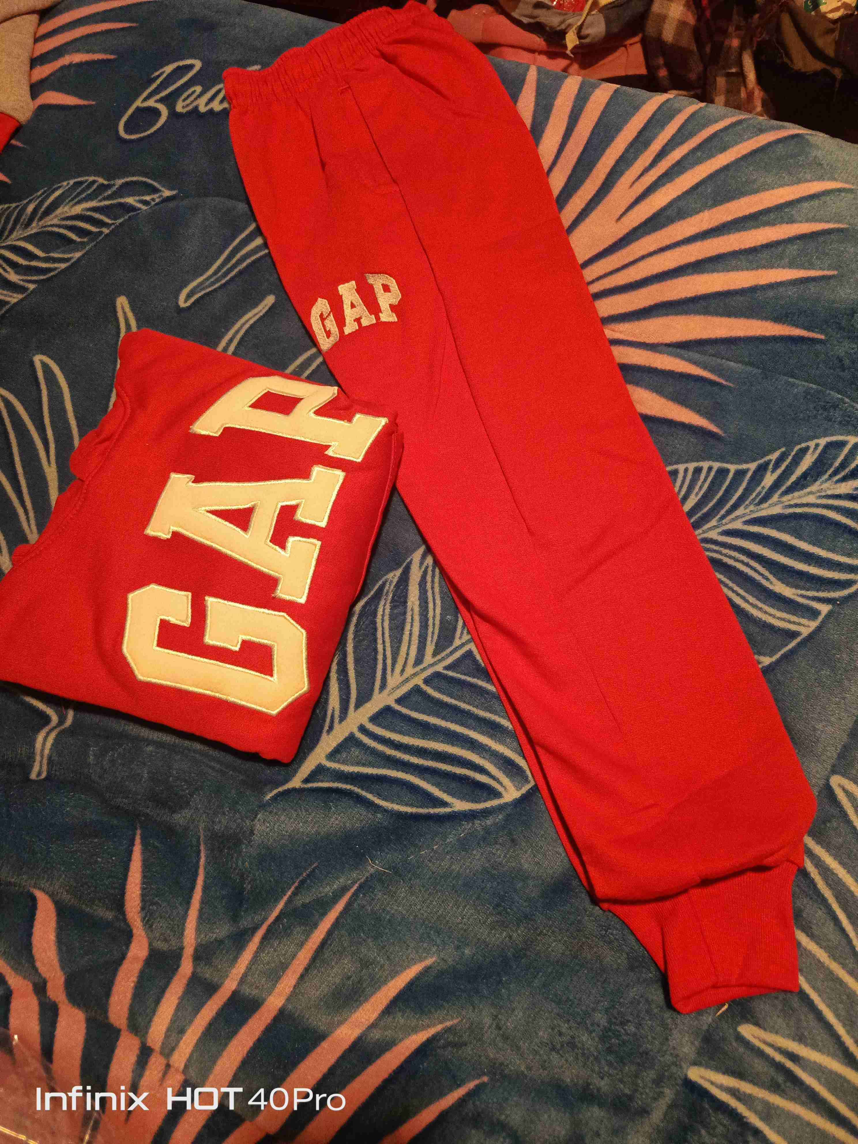 Conjunto deportivo GAP rojo - miniatura 3