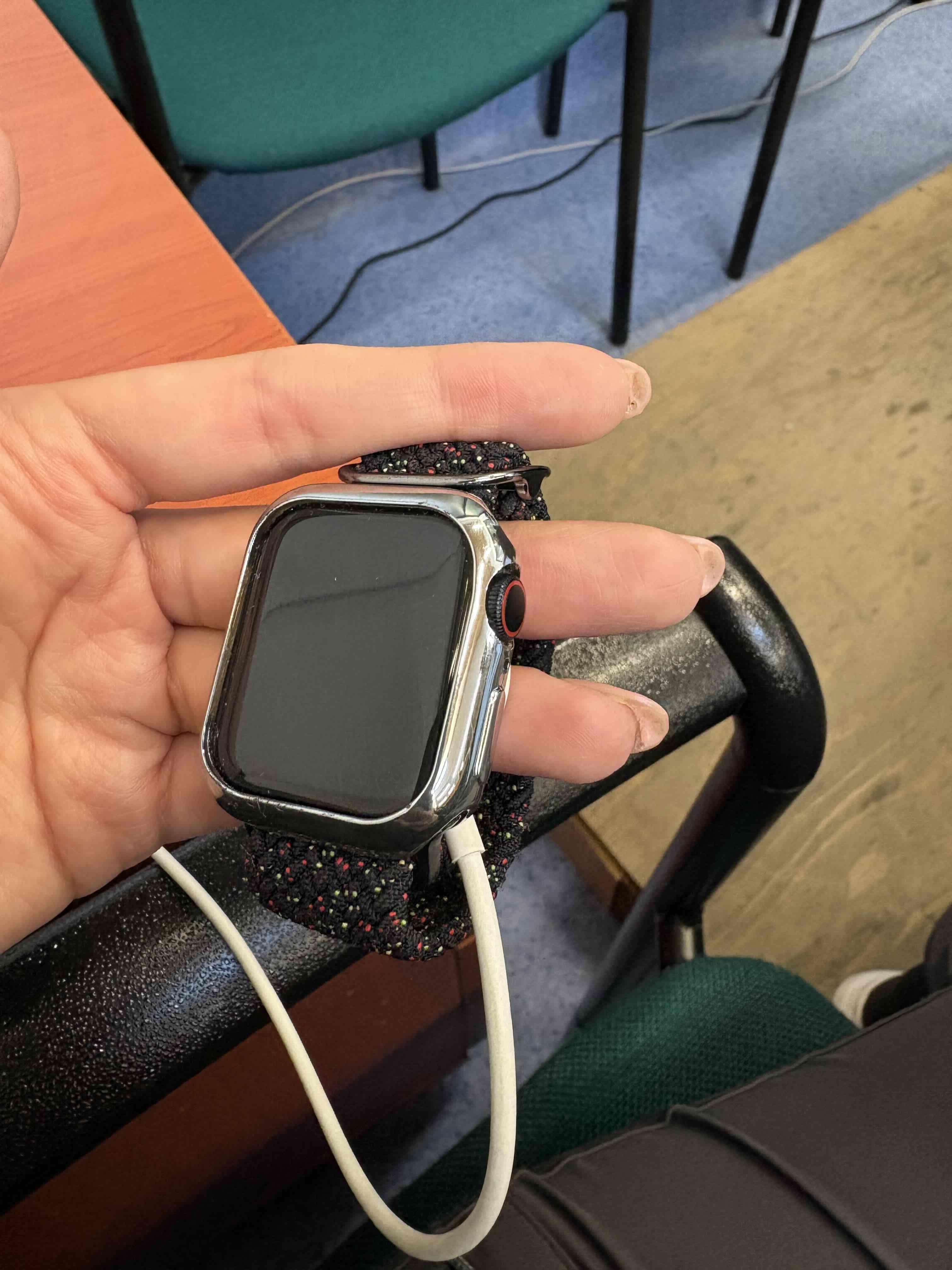 Apple watch SE 2da generación 40mm - miniatura 1
