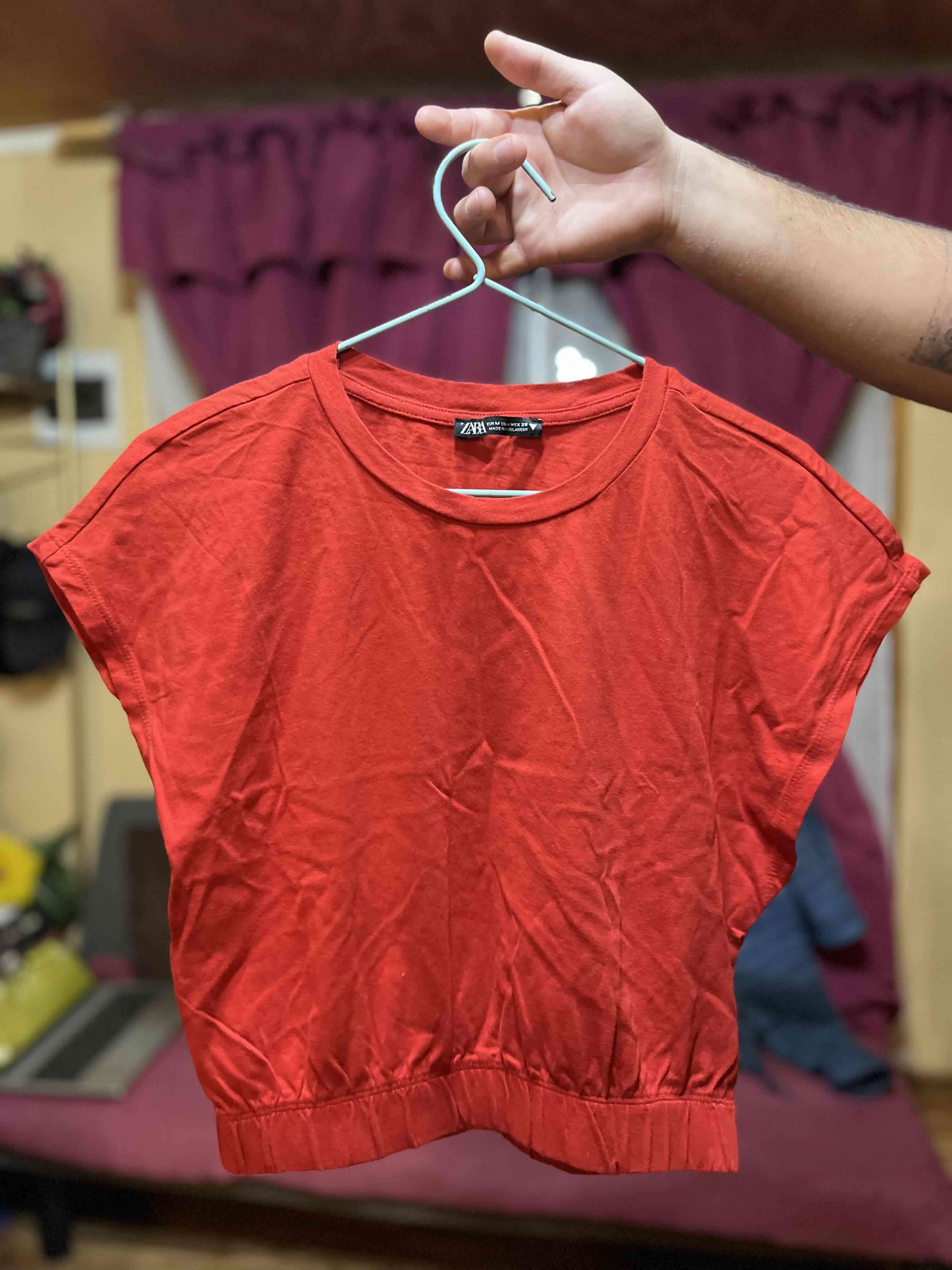 Polera roja Zara talla M - miniatura 2