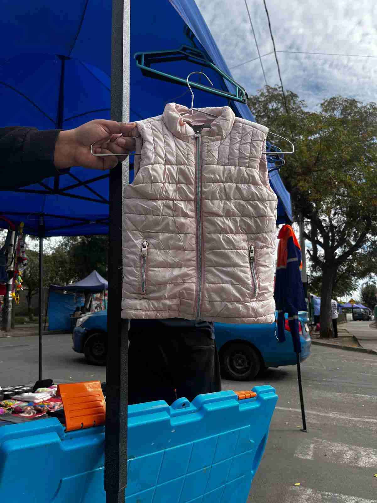 Chaqueta acolchada celeste infantil - miniatura 5