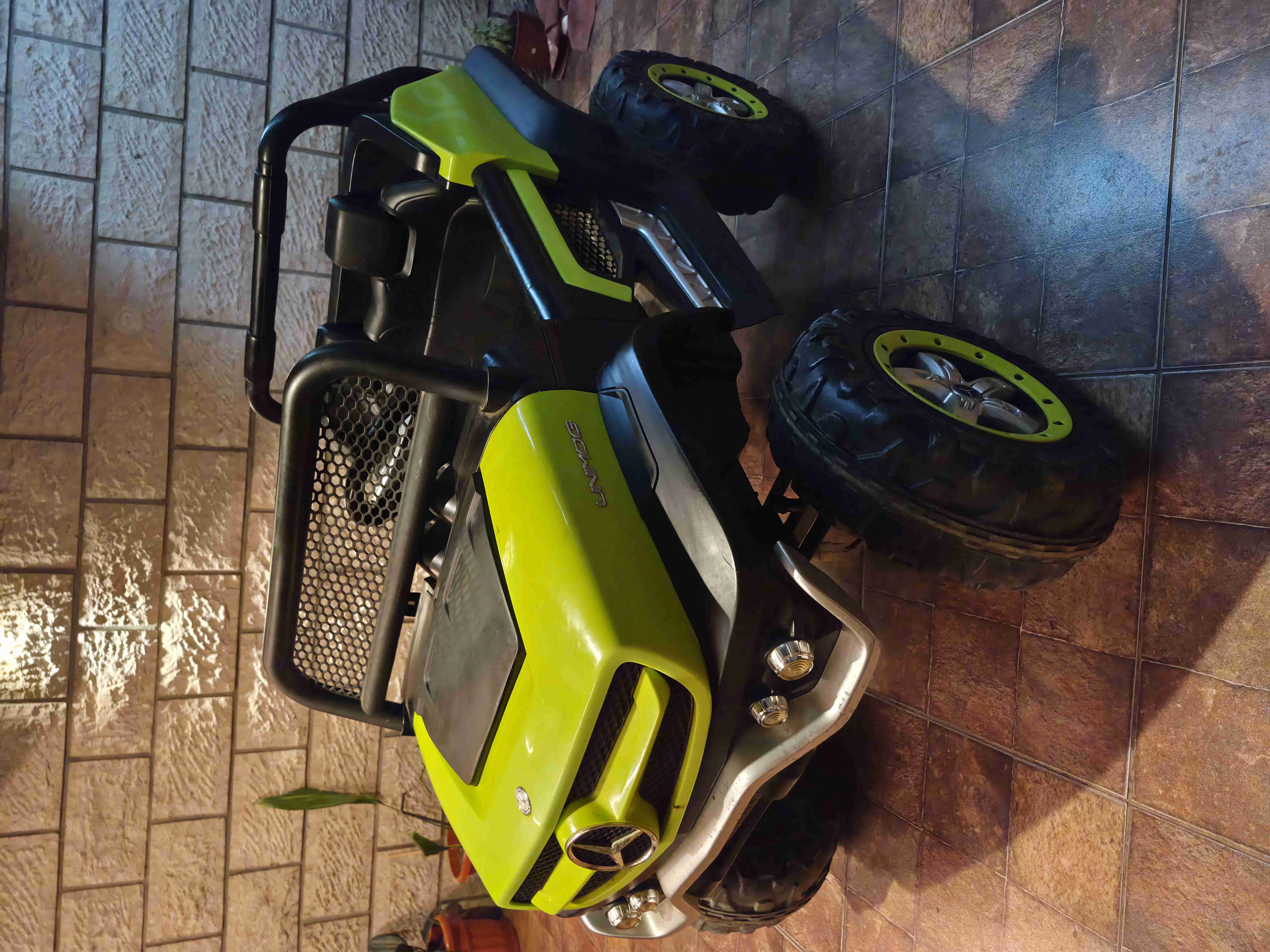 Mercedes Benz Unimog XXL 4x4 eléctrico – poco uso - miniatura 3