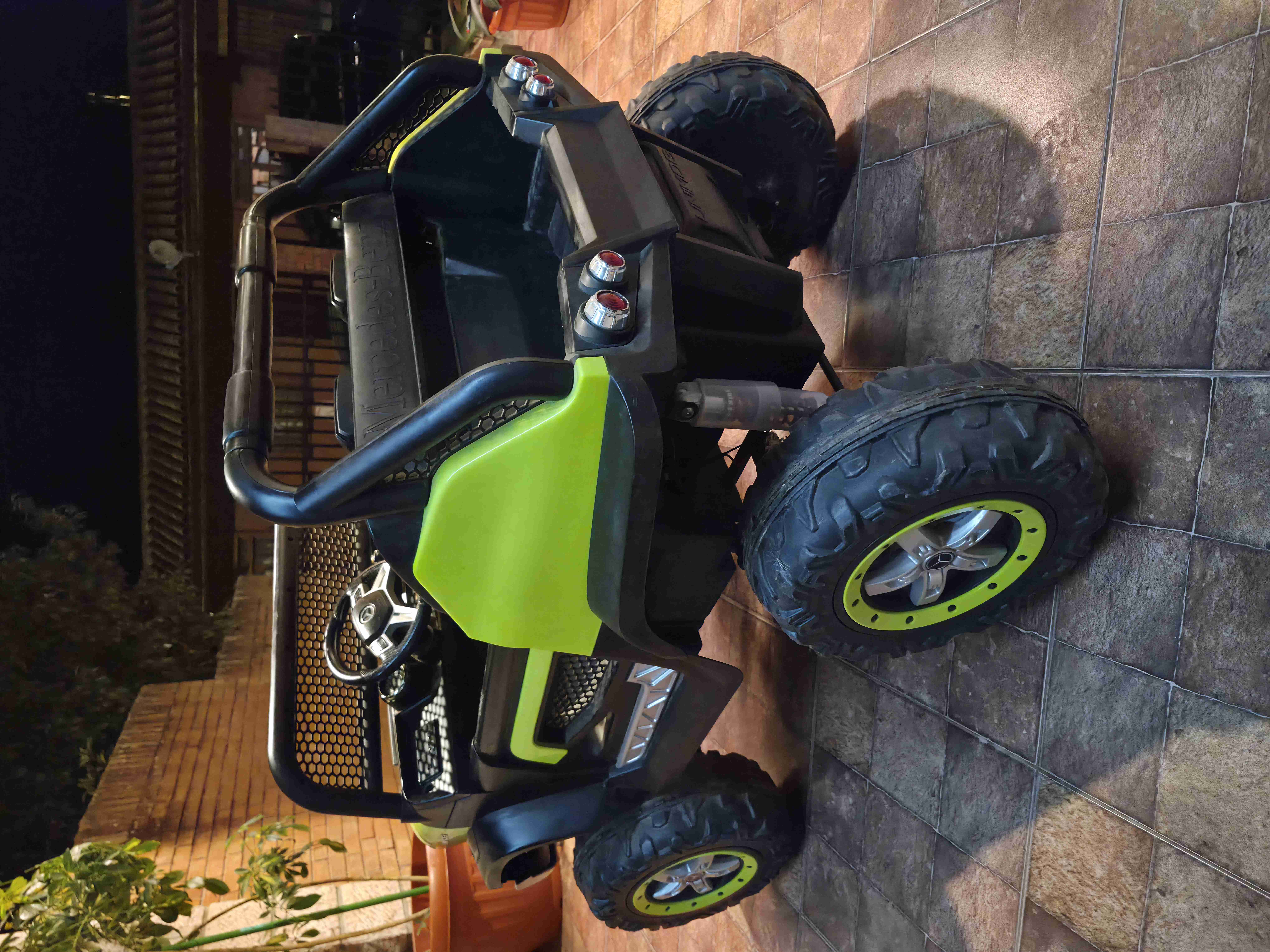 Mercedes Benz Unimog XXL 4x4 eléctrico – poco uso - miniatura 2