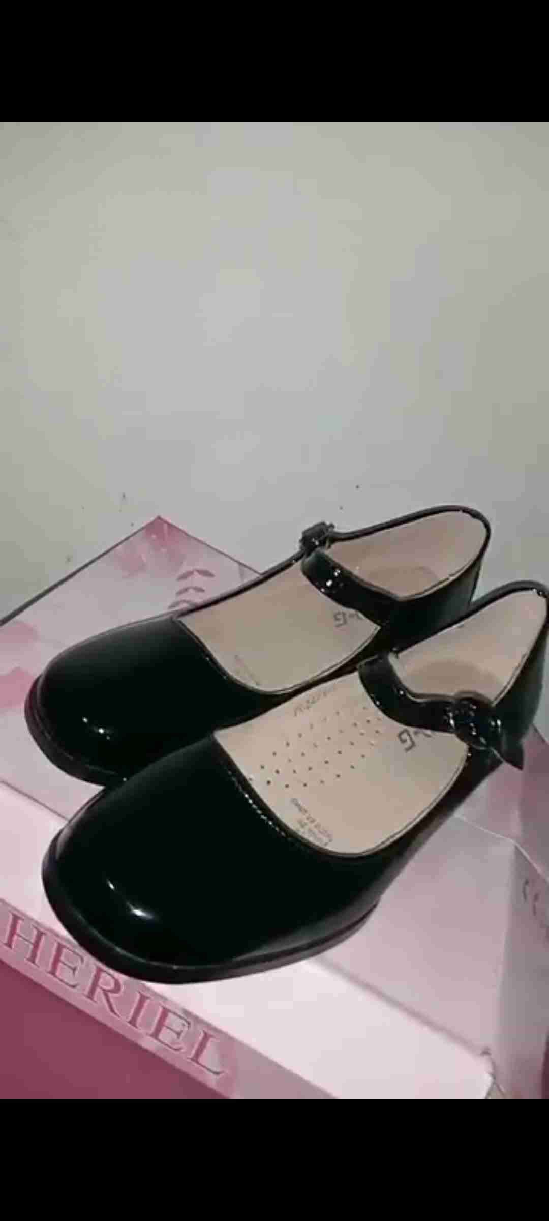 Zapatos negros de charol mujer - miniatura 2