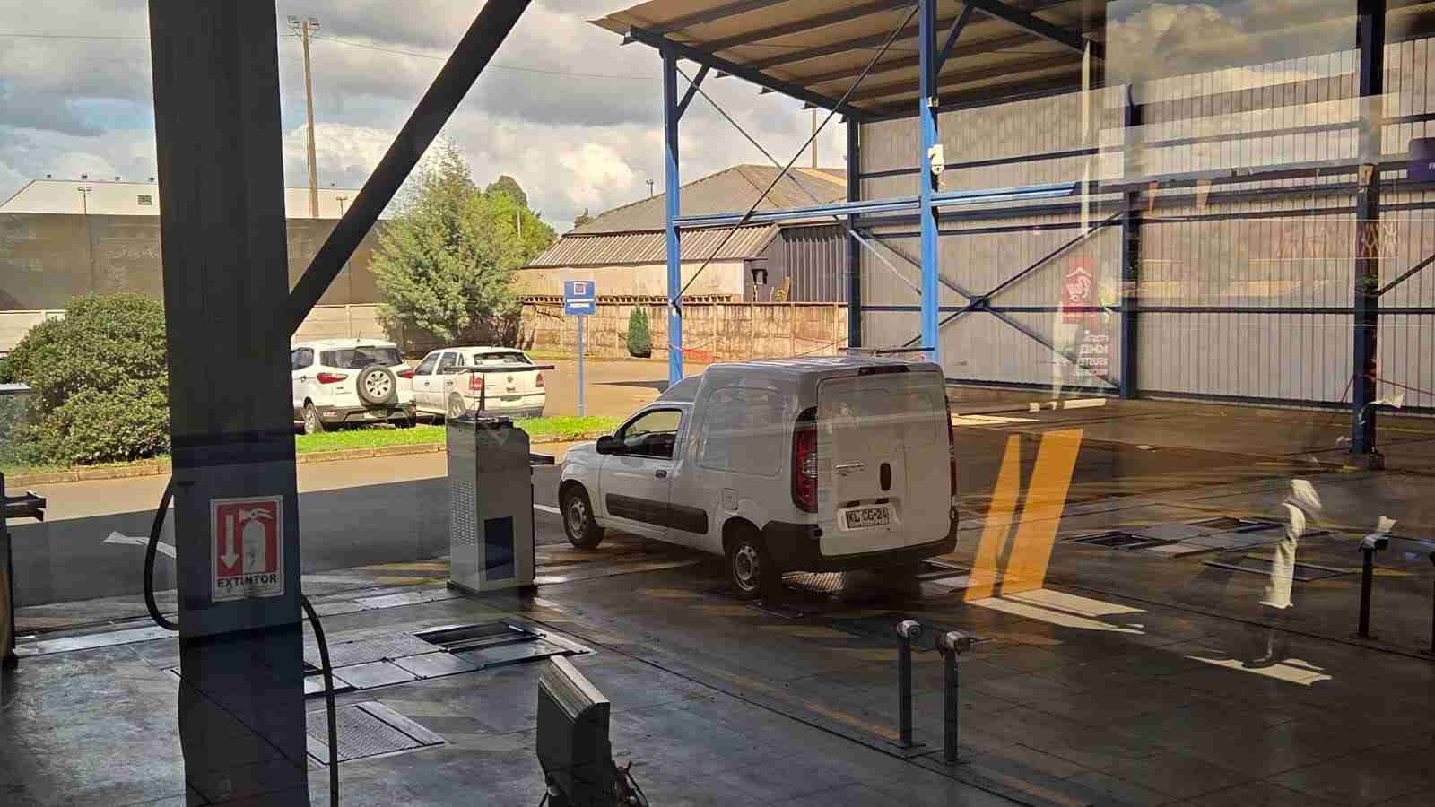 Furgón fiat fiorino fire 1.4 - miniatura 2