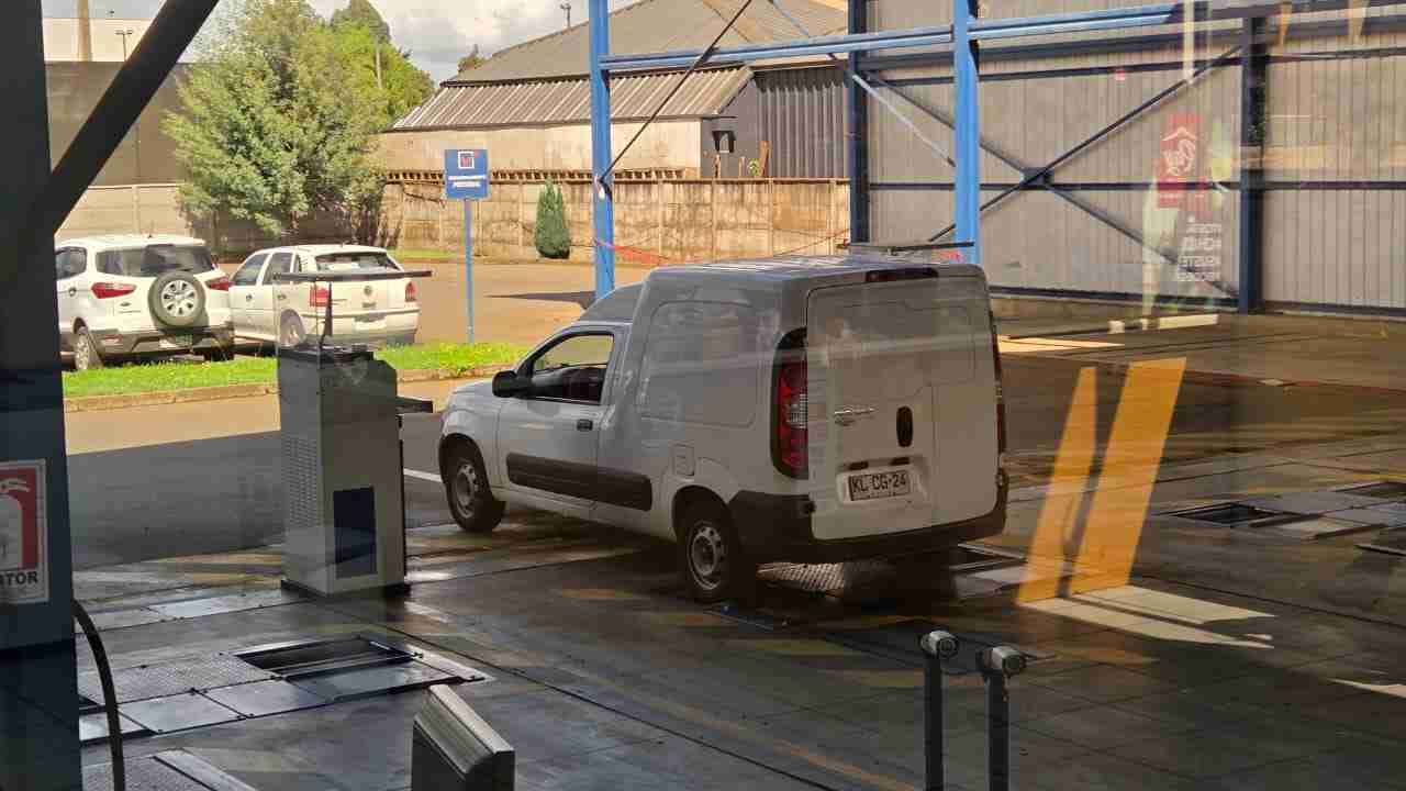 Furgón fiat fiorino fire 1.4 - miniatura 3