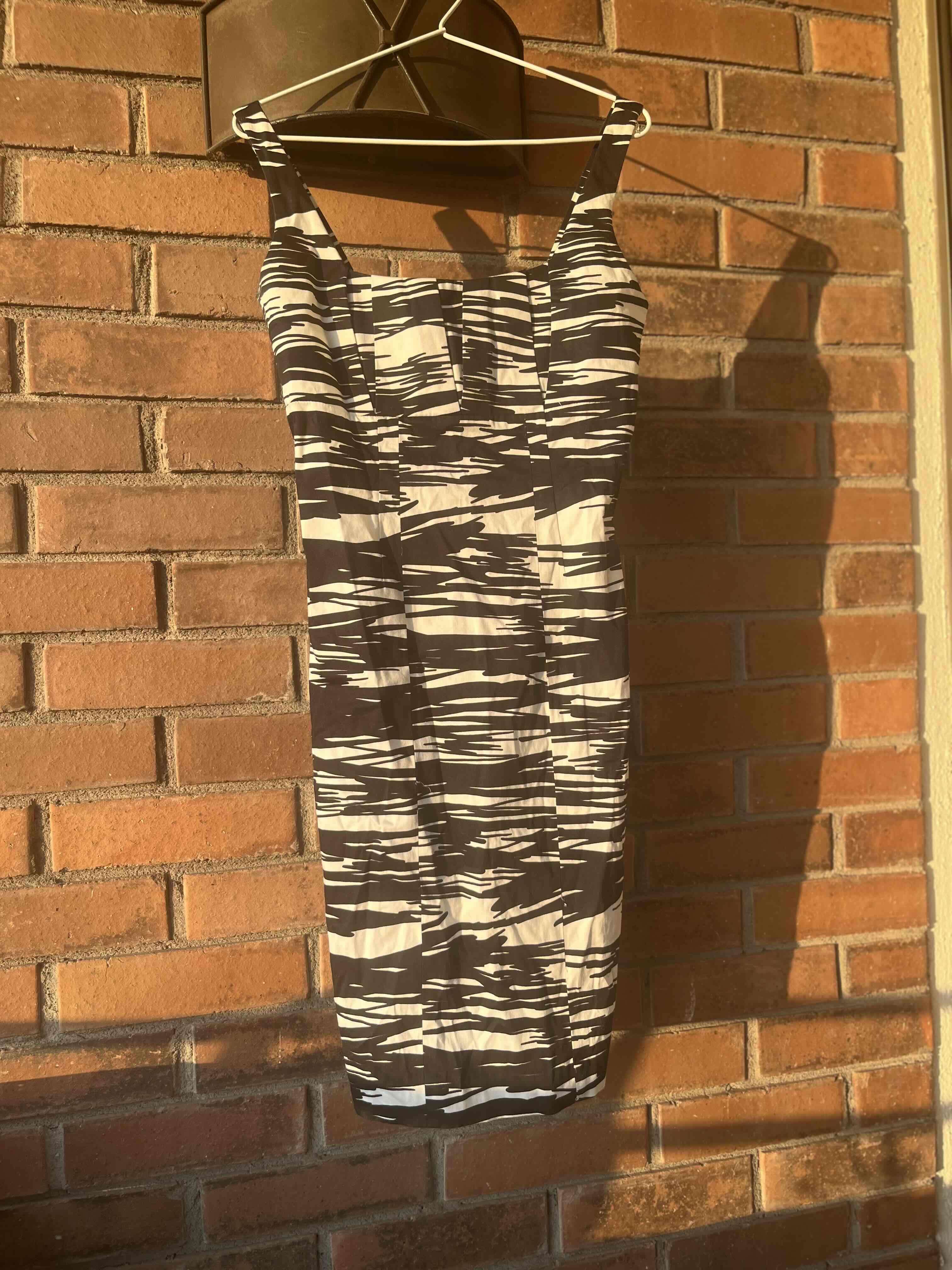 Vestido blanco y negro estampado Calvin Klein - miniatura 2