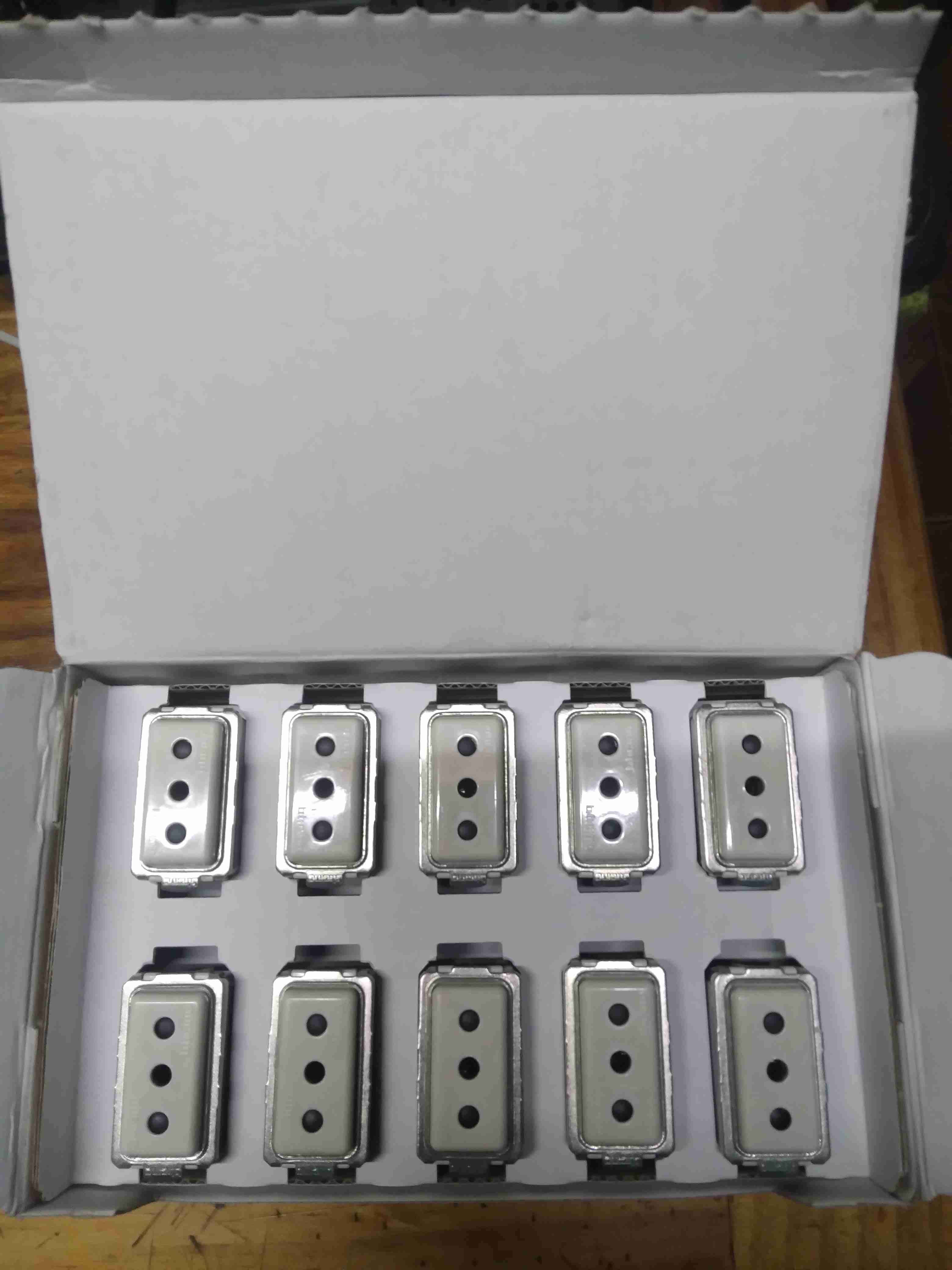 Interruptores Bticino nuevos - miniatura 2