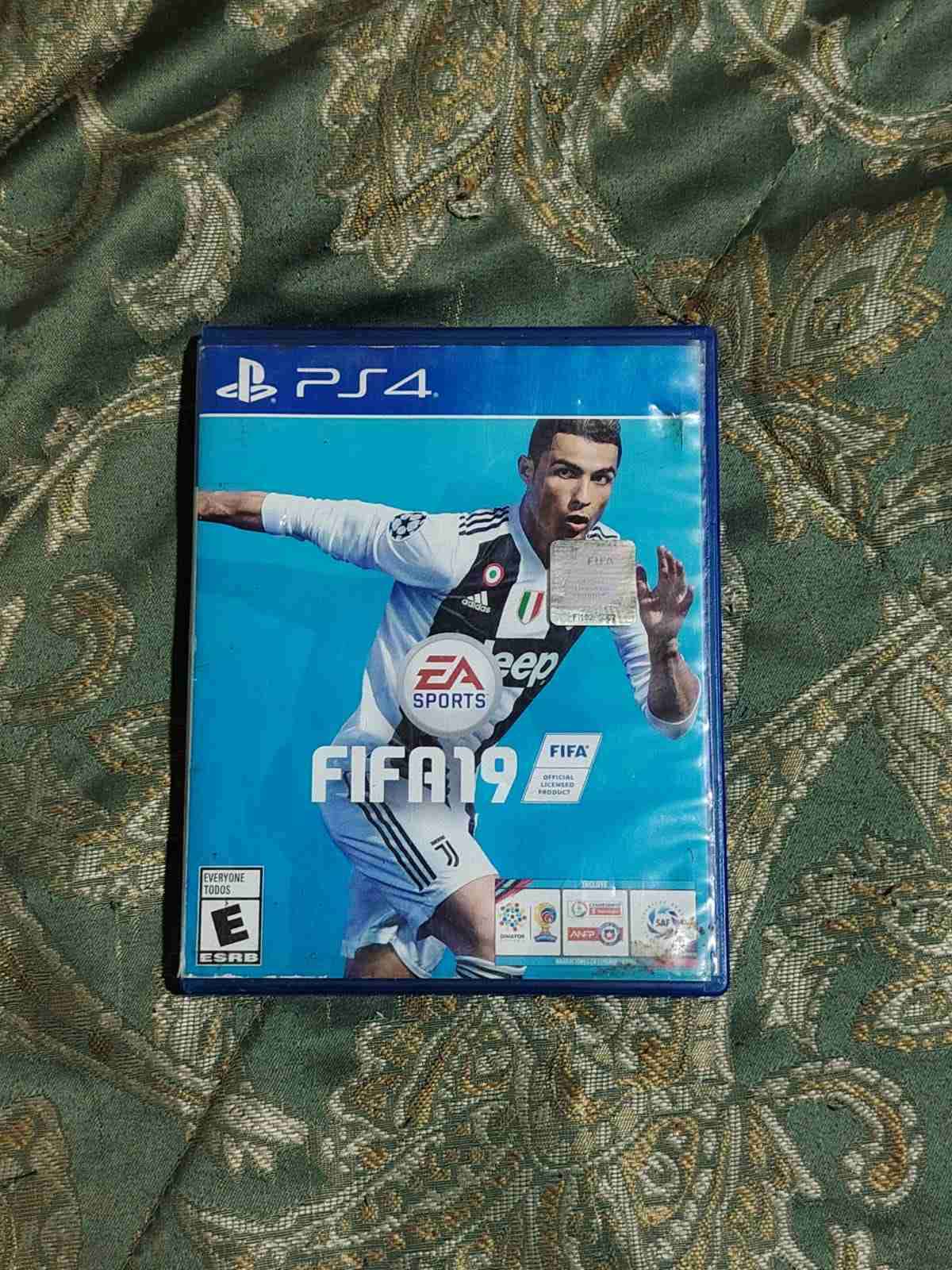 Juego FIFA 19 para PS4 - miniatura 1