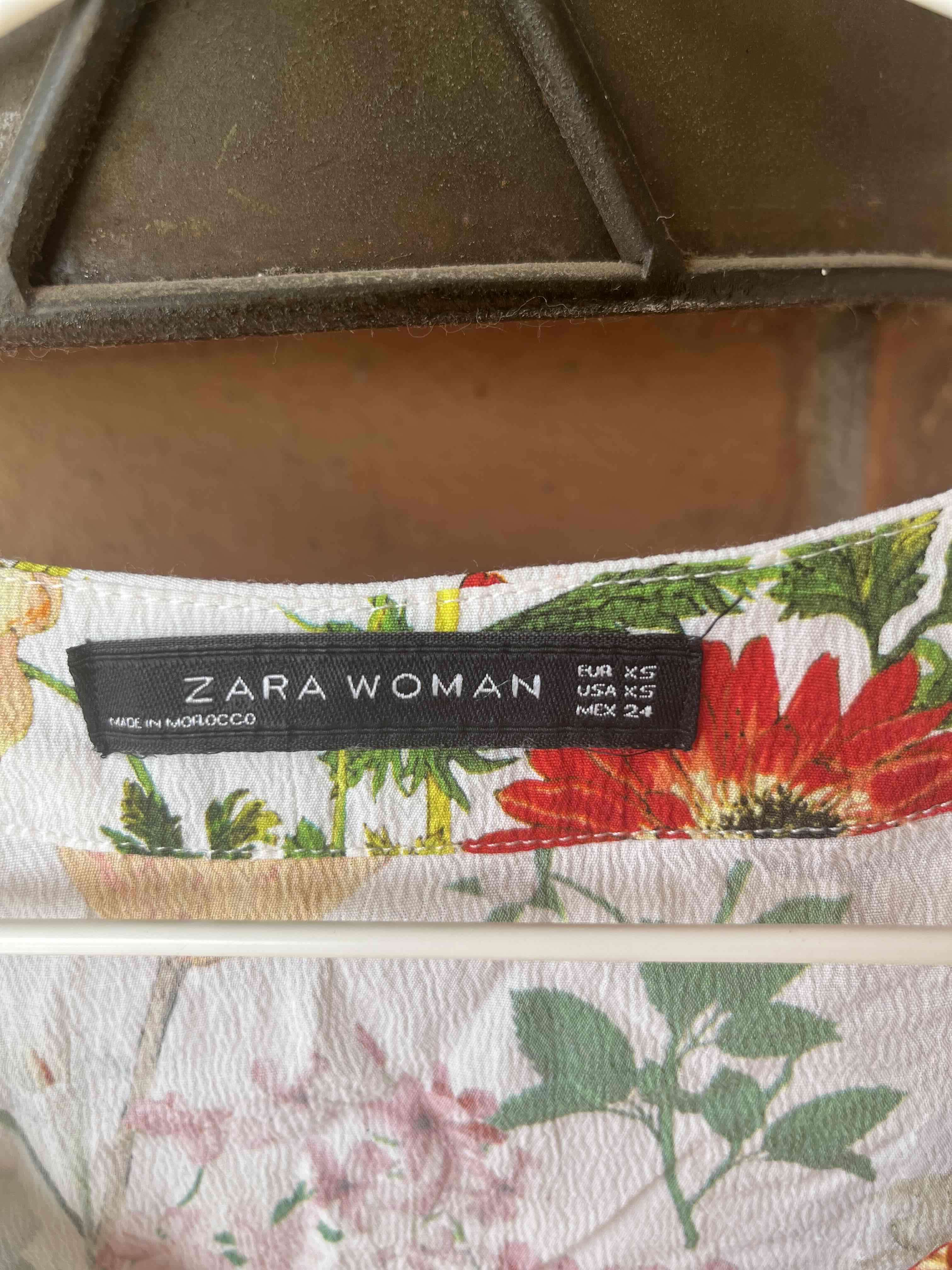 Blusa Zara floral manga 3/4 - miniatura 4