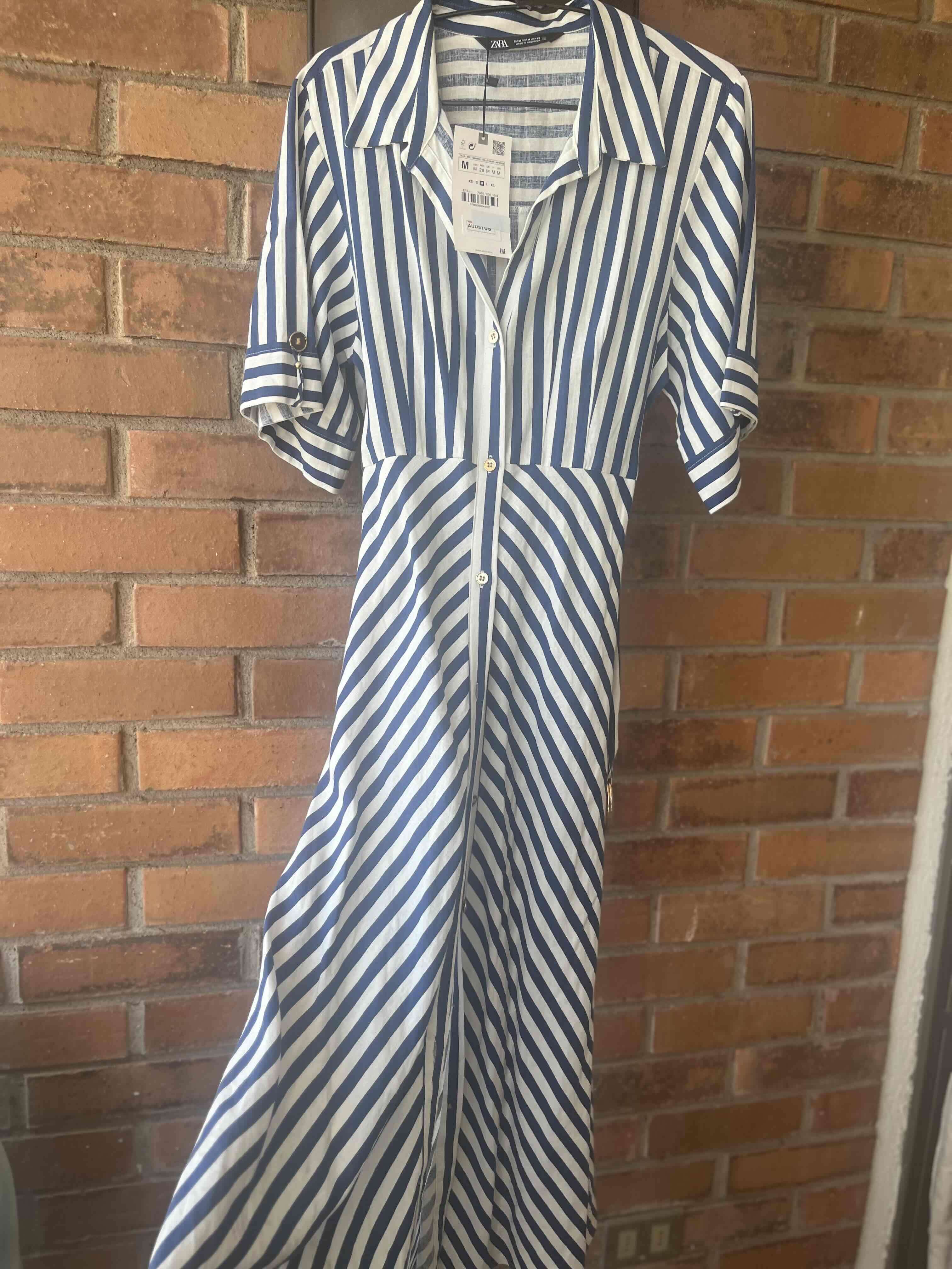 Camisa rayada azul y blanca - miniatura 2