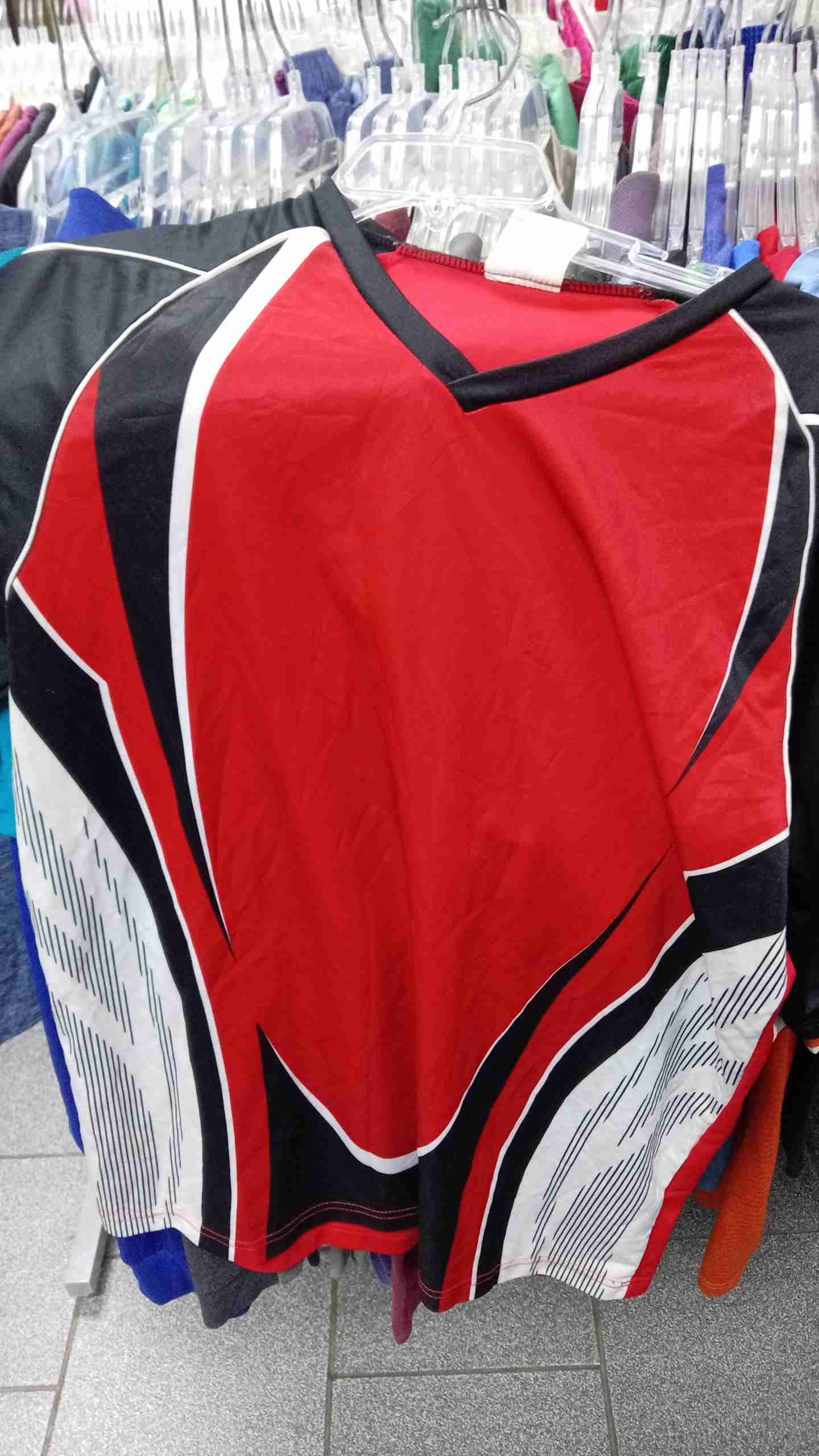 Camiseta deportiva roja número 1 arquero - miniatura 2