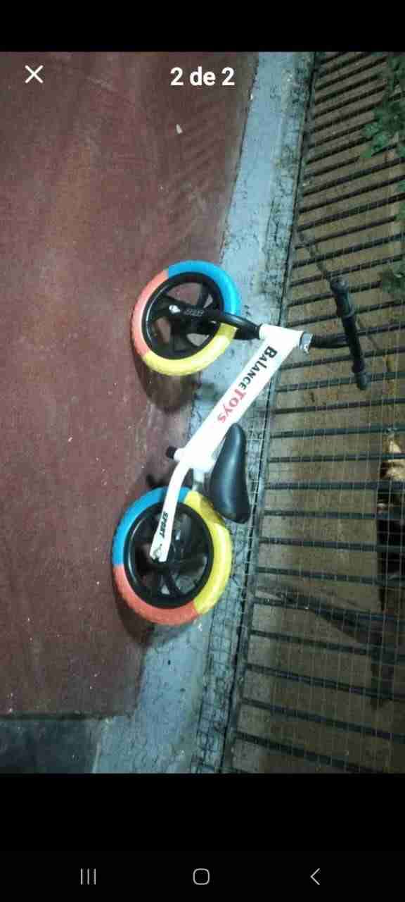 Bicicleta de equilibrio multicolor - miniatura 1