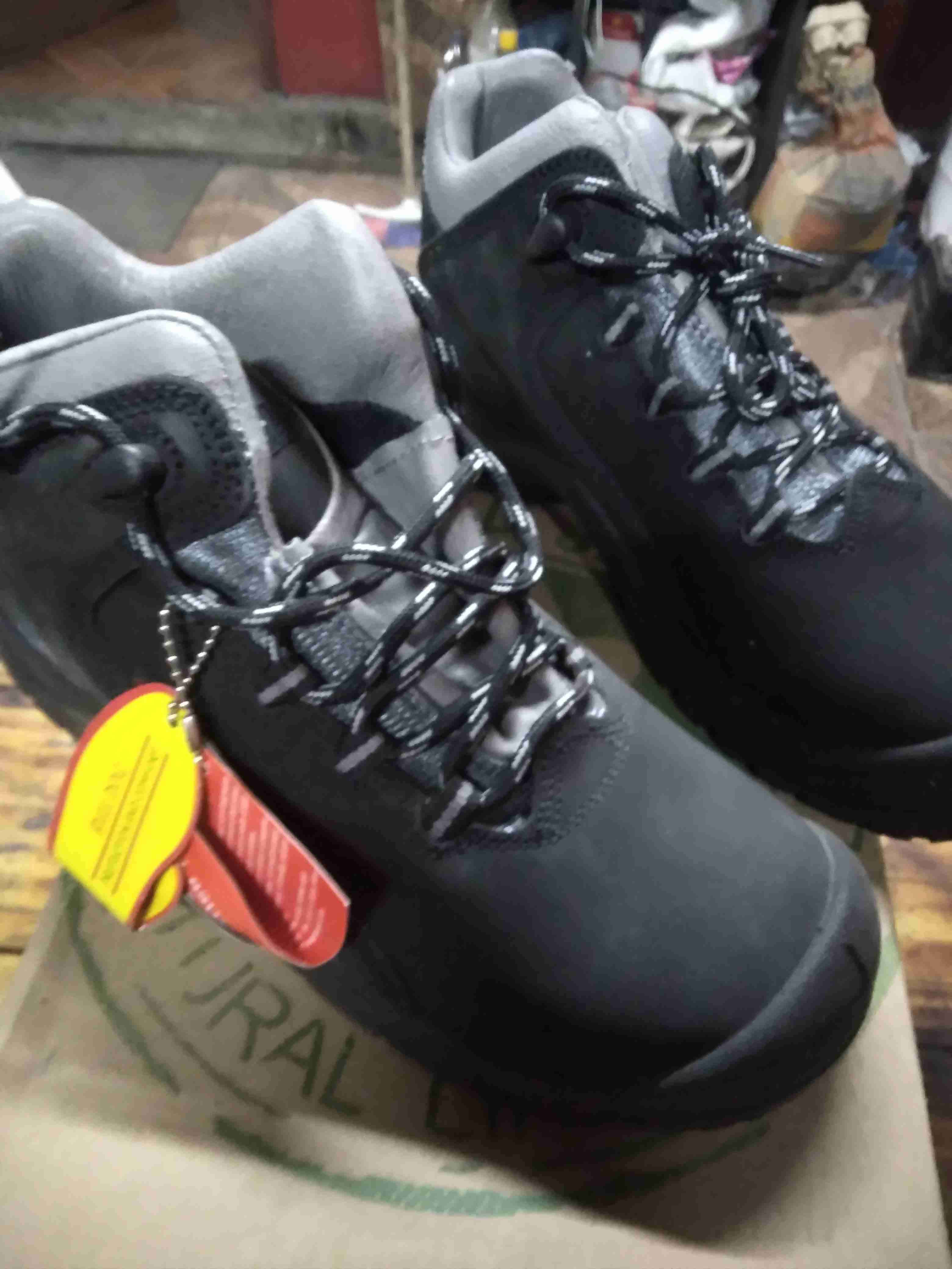 Botas de montaña nuevas