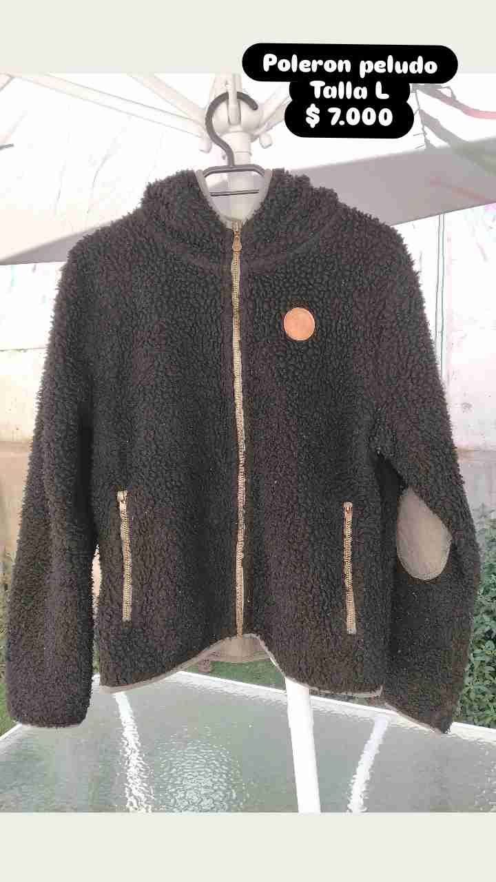 Polerón peludo negro con cierre