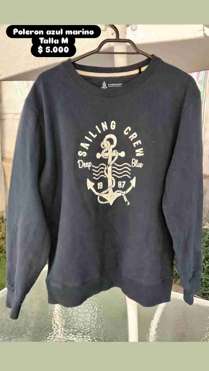 Polerón azul marino con ancla