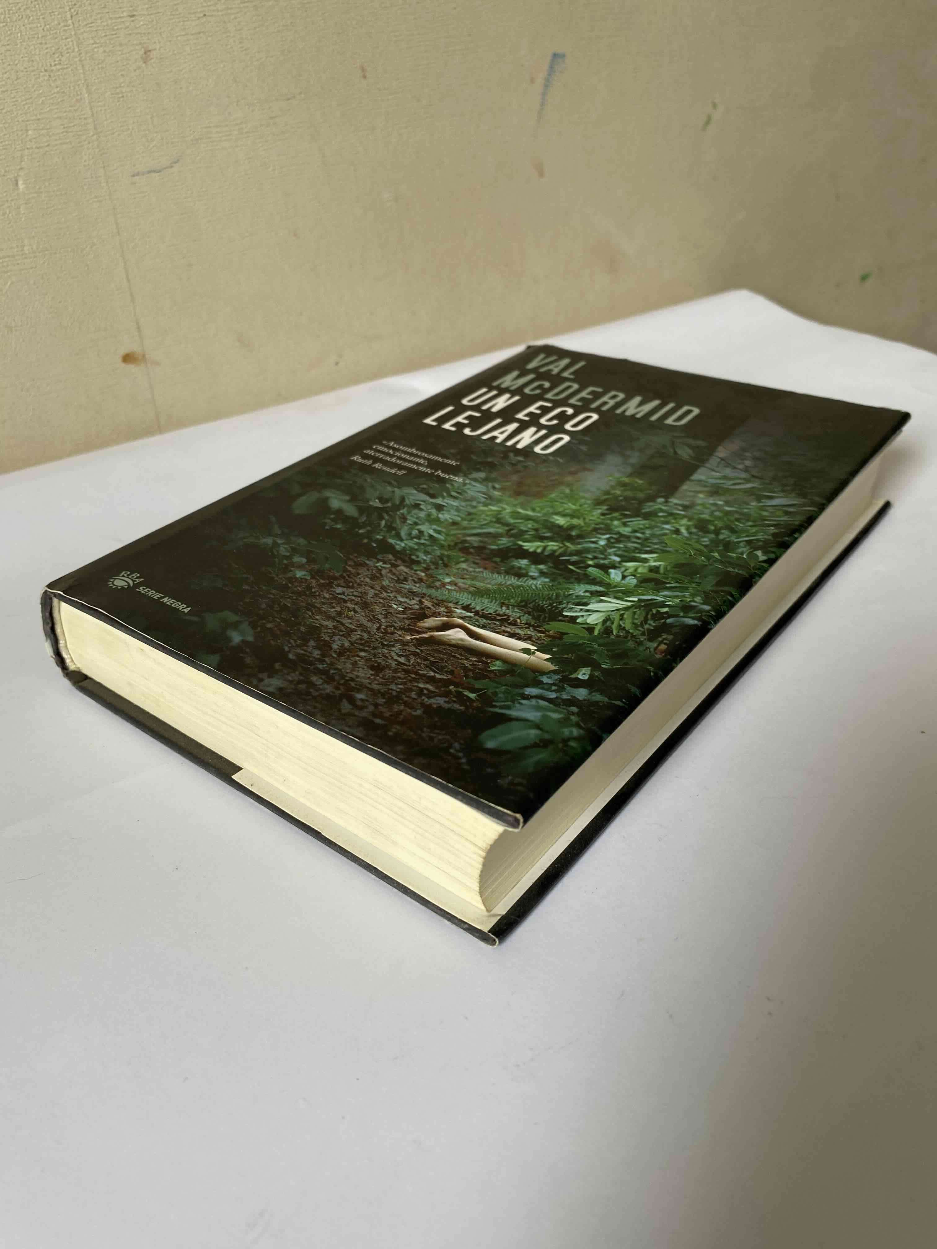 Libro 'Un eco lejano' - miniatura 3