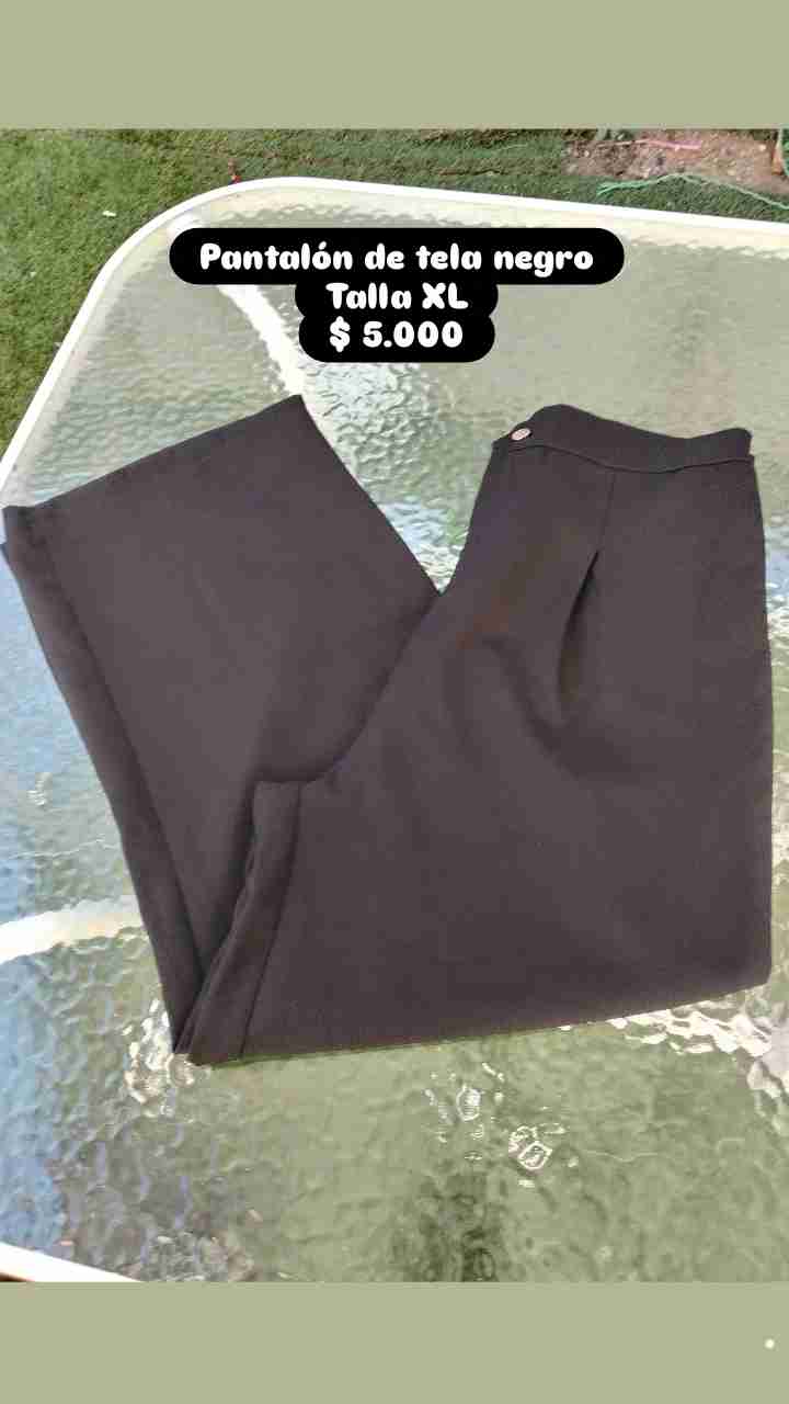Pantalón de tela negro