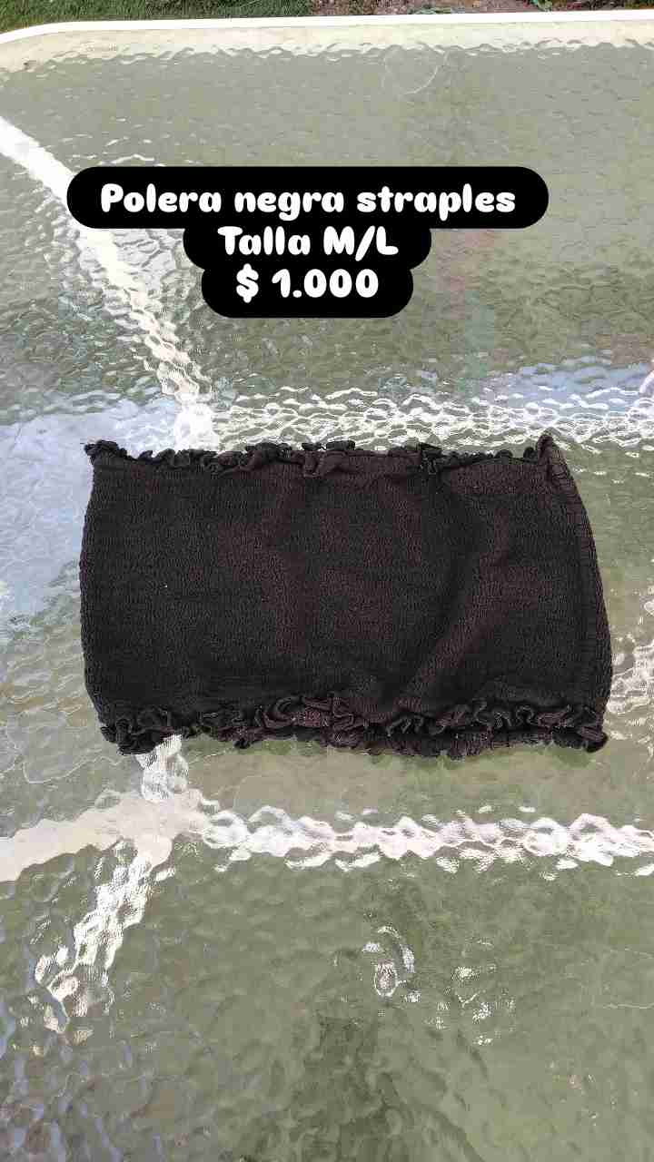 Polera negra strapless