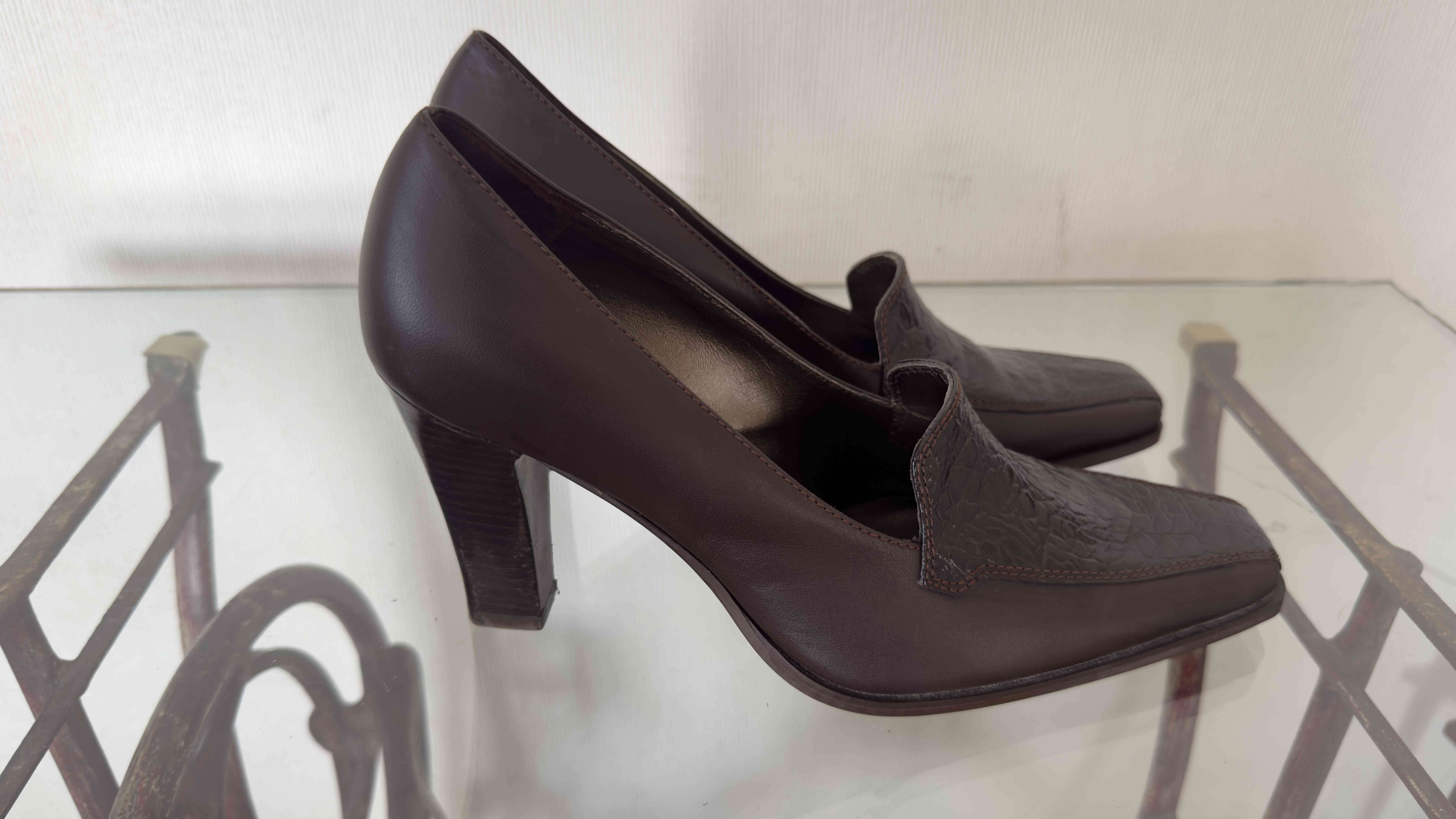 Zapatos de tacón marrones - miniatura 3