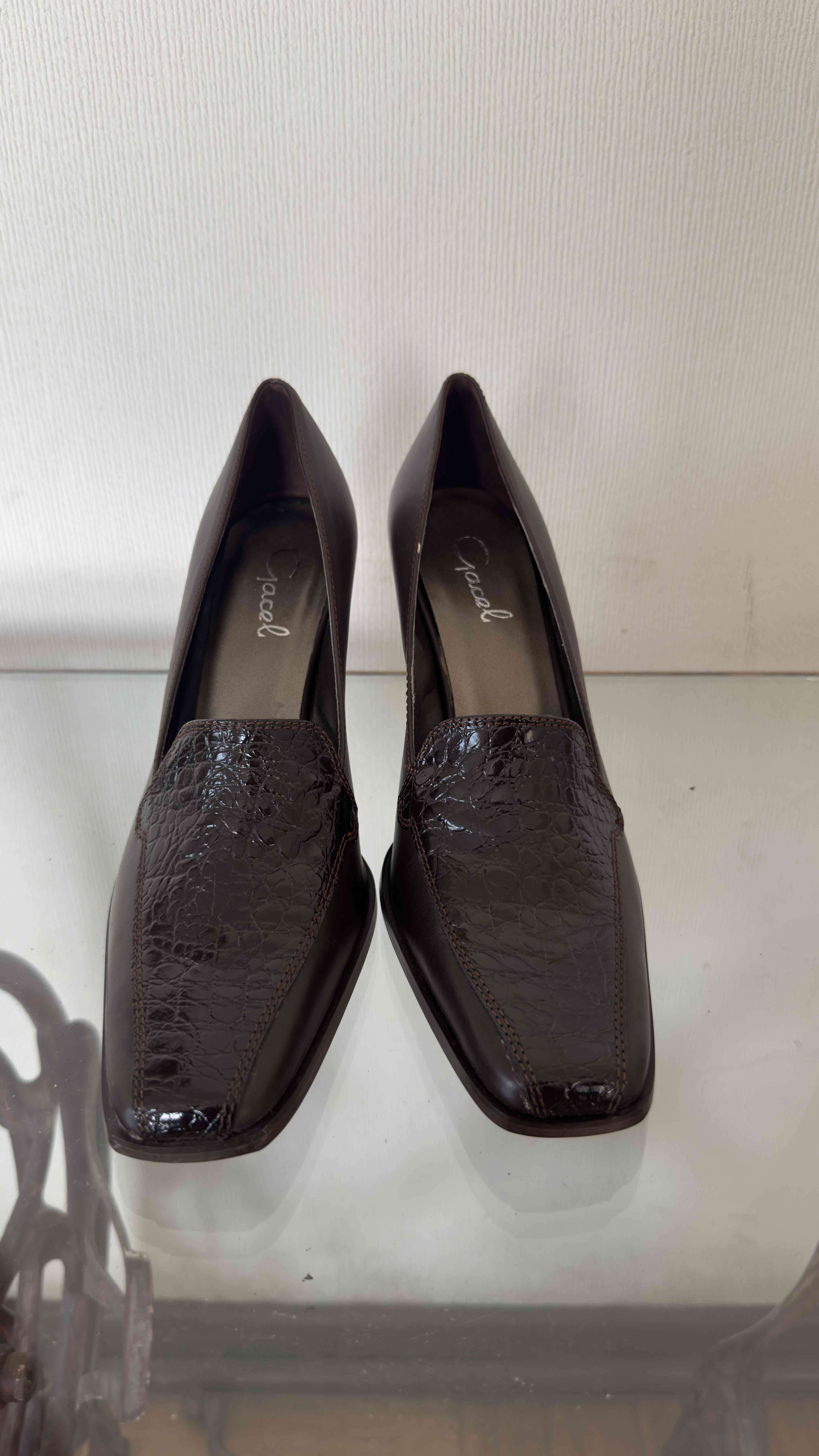 Zapatos de tacón marrones - miniatura 4