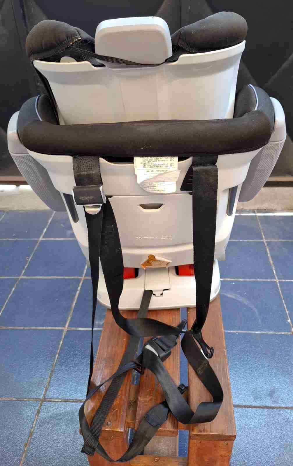 Silla de auto infantil negra - miniatura 3