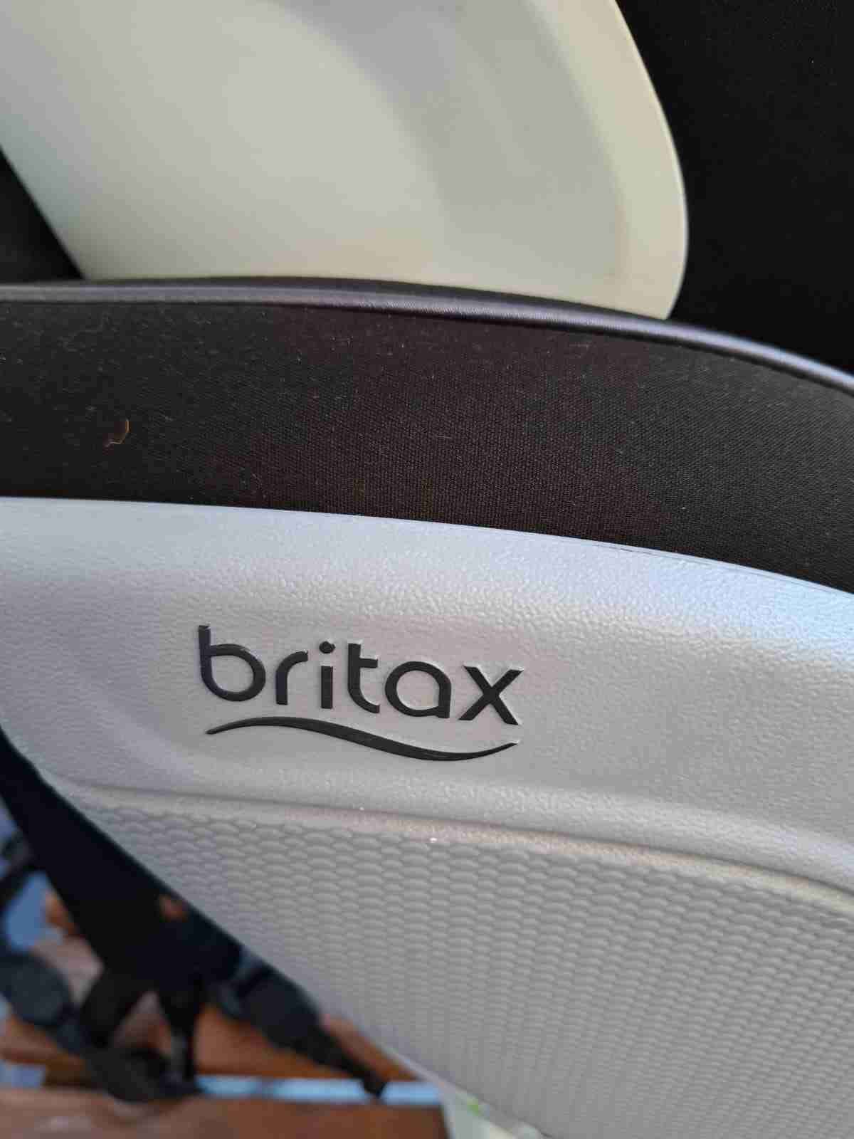 Silla de auto infantil negra - miniatura 4