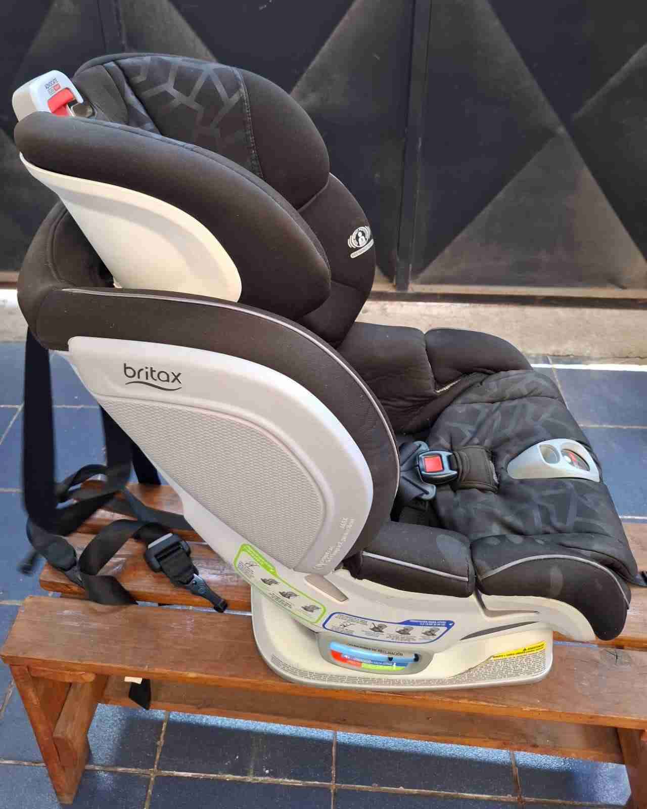 Silla de auto infantil negra - miniatura 6